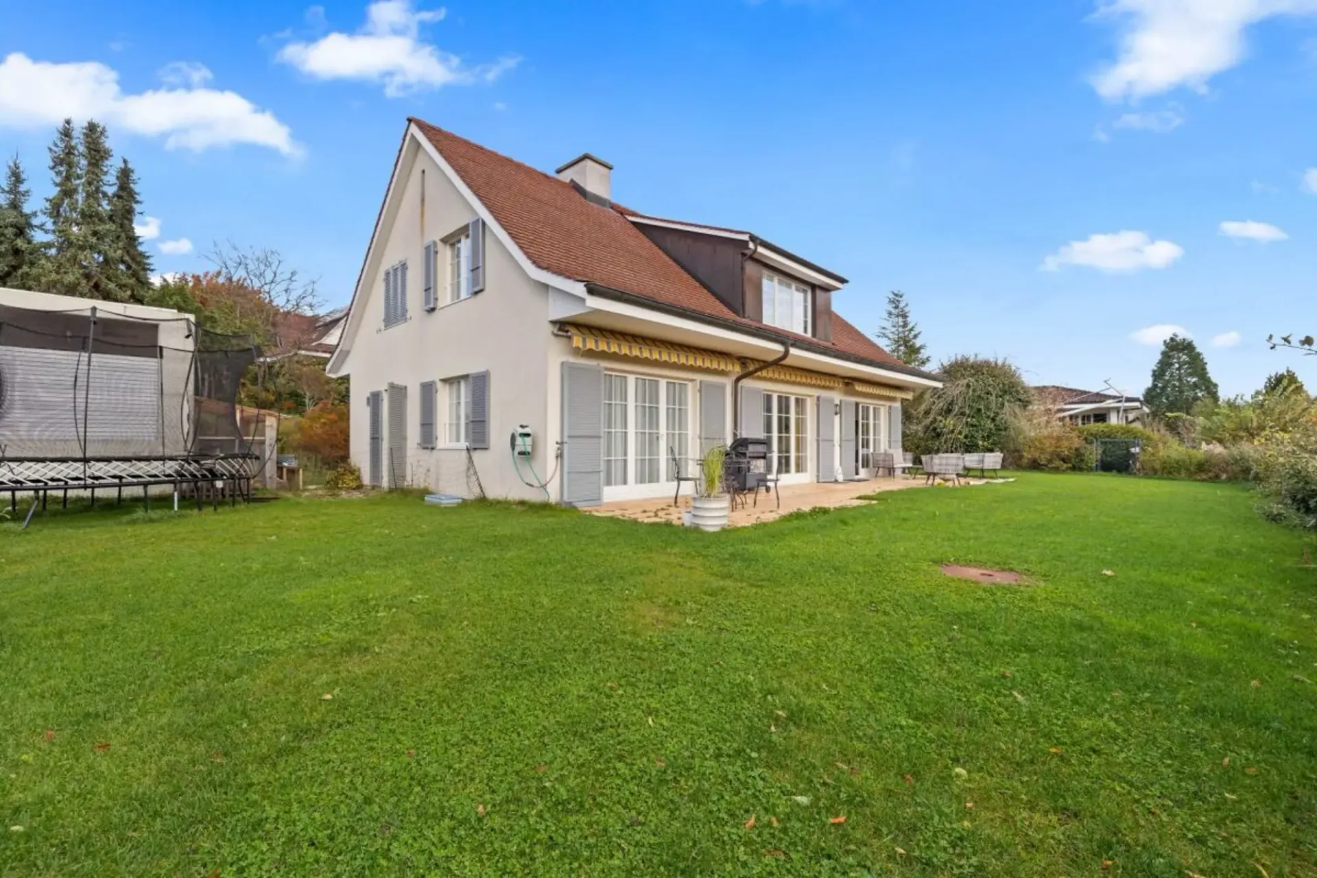 Freistehendes 7.5 Landhaus mit Weitblick