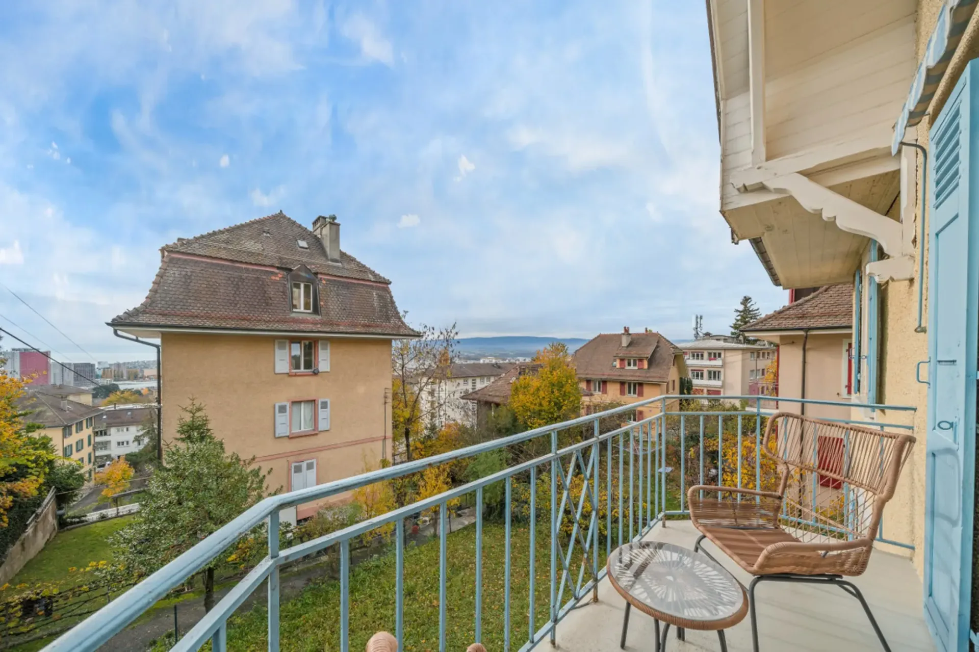 Charaktervolle Villa in Lausanne mit Garten und Baugenehmigung