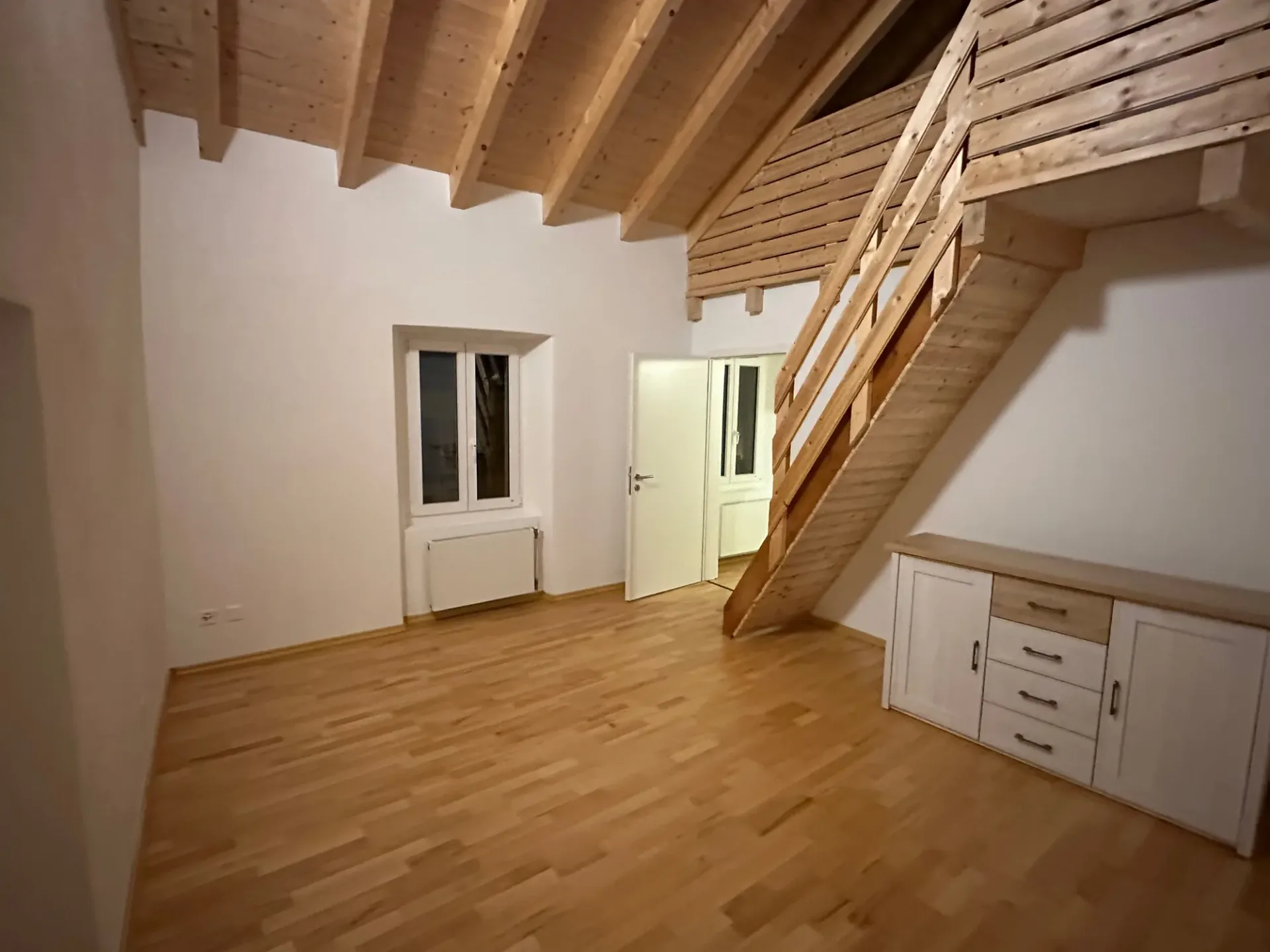 Elegantes Einfamilienhaus mit 5 Zimmern und Balkon, renoviert, Riviera