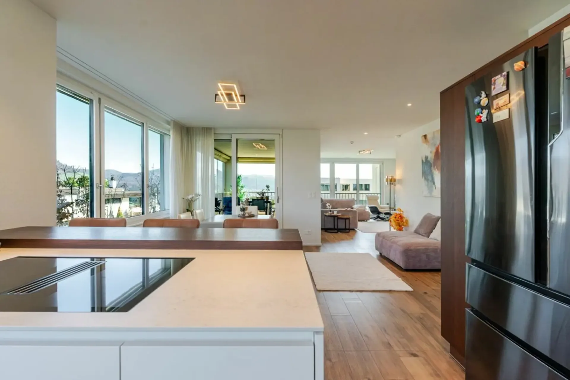 Neuwertige 5.5 Z' Maisonette-Gartenwohnung mit herrlicher Aussicht und 2 EHP's