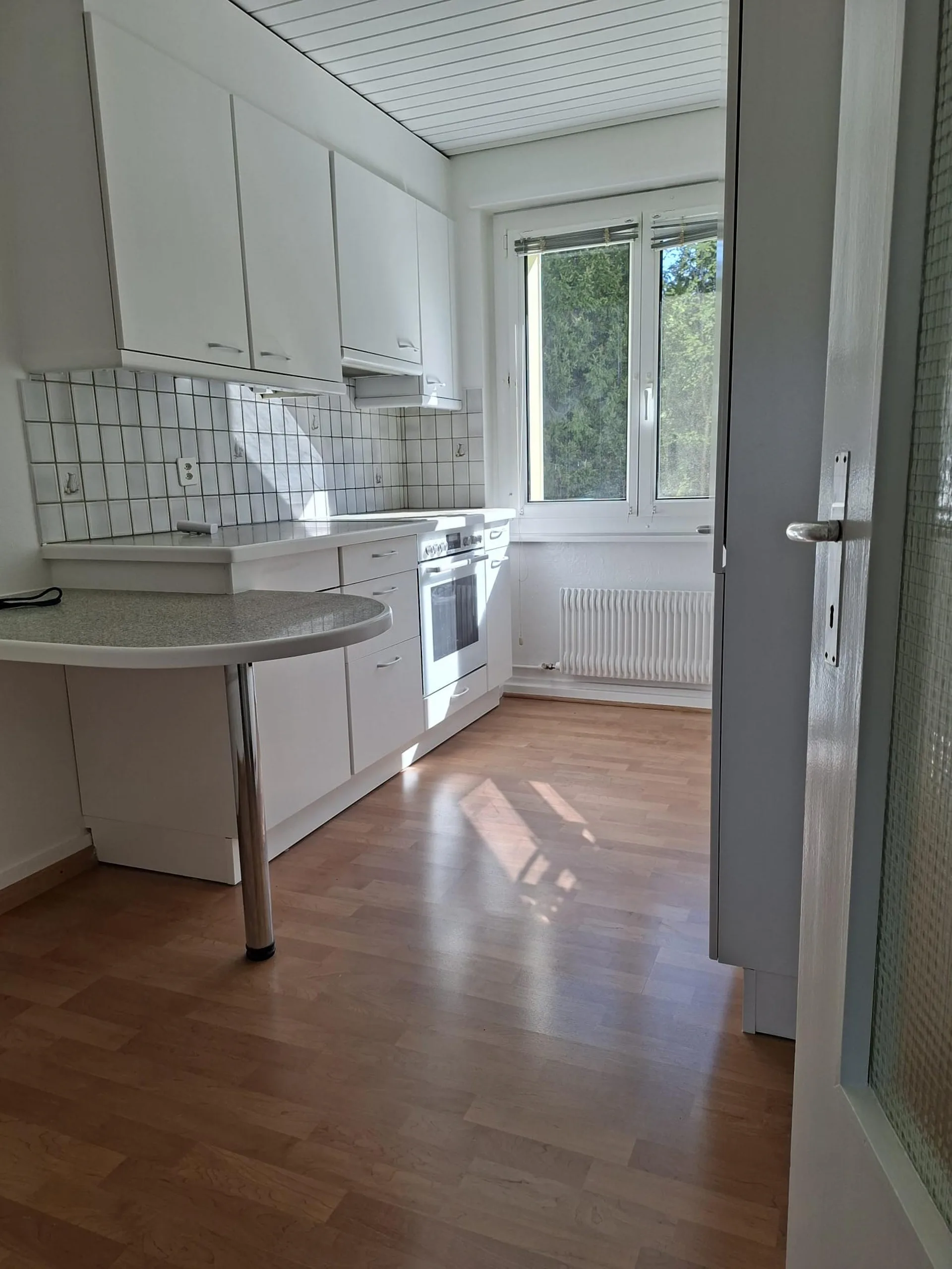 Hellere 3.5-Zimmer-Wohnung im Locle sofort verfügbar