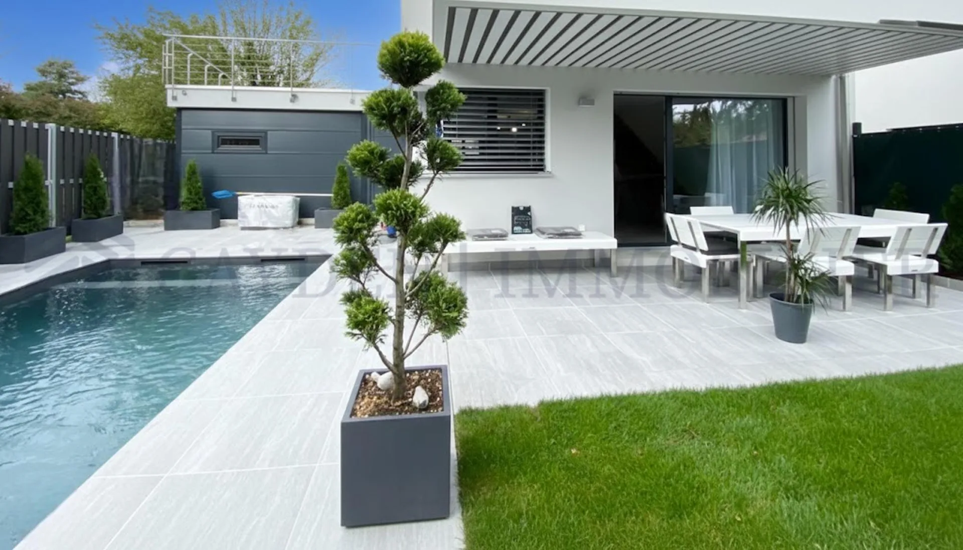 Villa contemporaine avec piscine