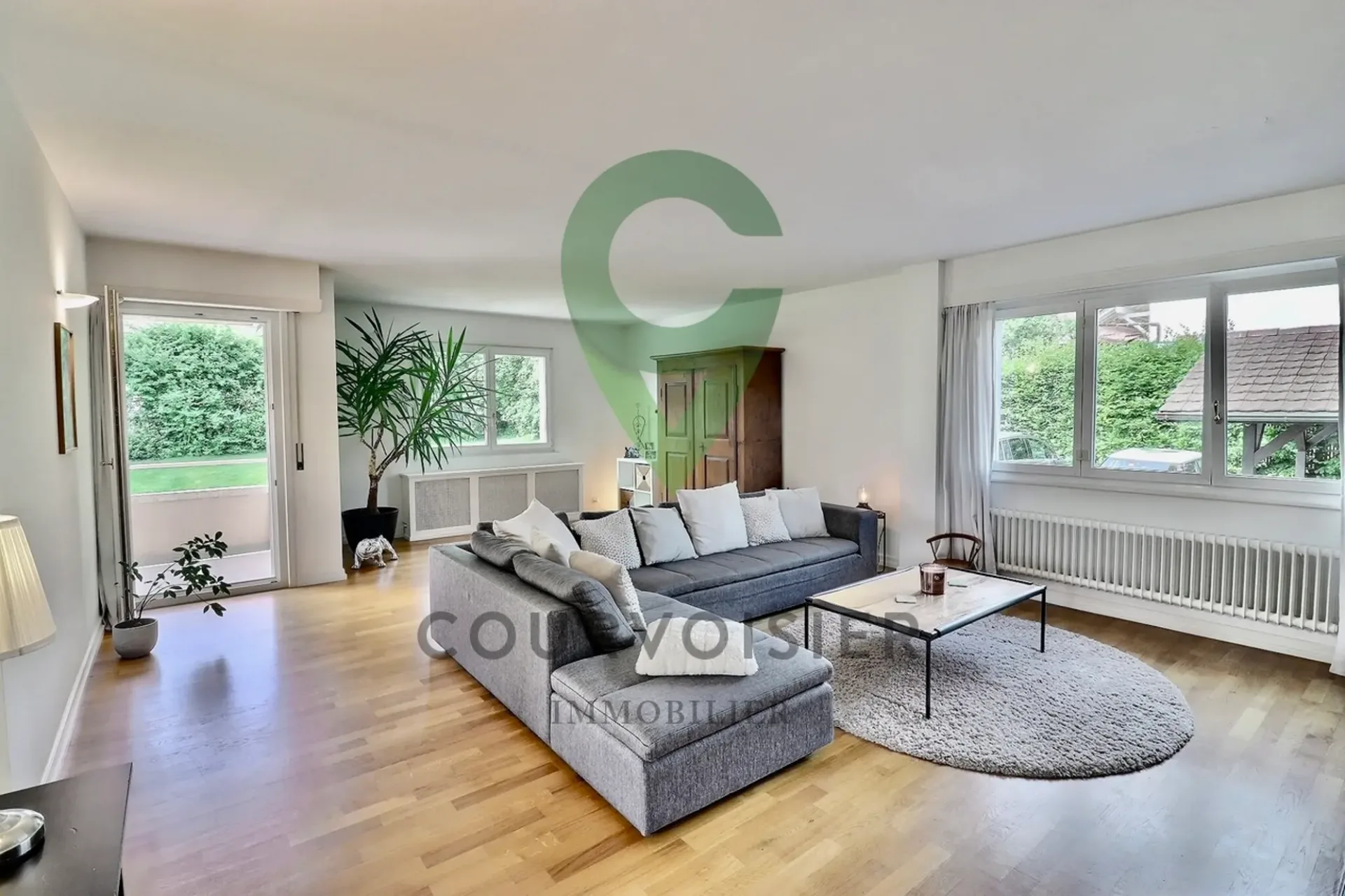Superbe appartement PPE de 6.5 pièces avec piscine privée