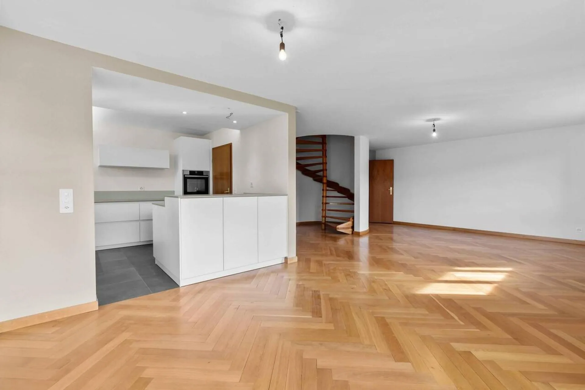 Maisonette apartment with fireplace, garden seating area and 2 outdoor parking spaces!
