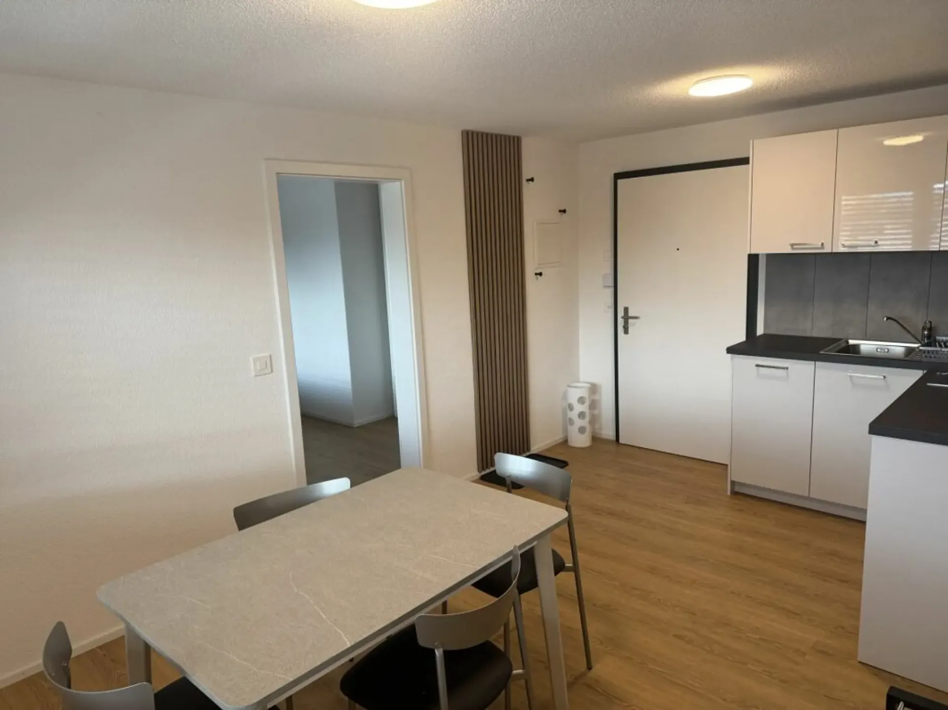 ARI-0826 - Modernes 2,5-Zimmer-Wohnung mit Wasch-/Trockner-Anlage - Übernahme des Mietvertrags