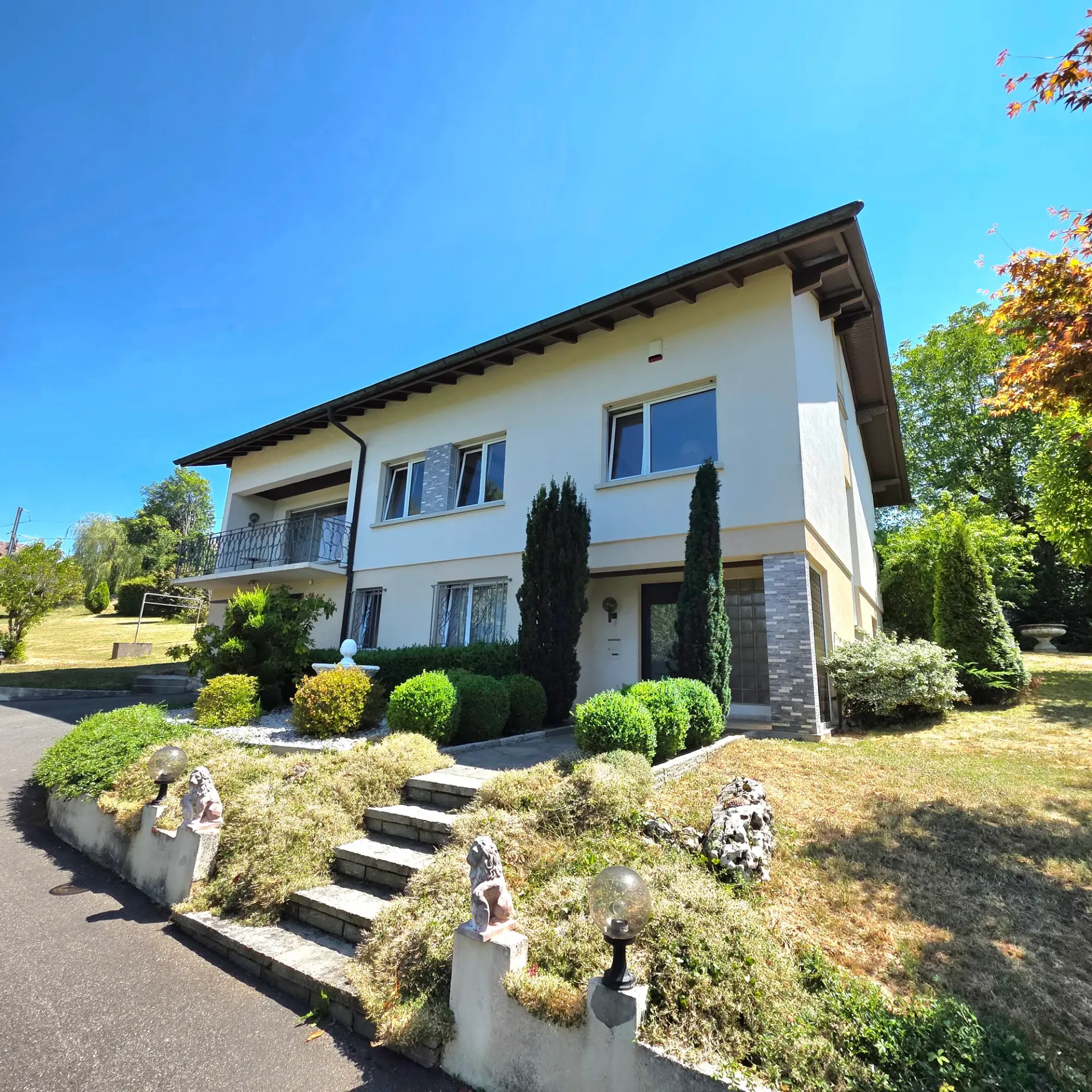 Familienvilla mit großem Potenzial, 156 m² mit großem Grundstück und freier Aussicht