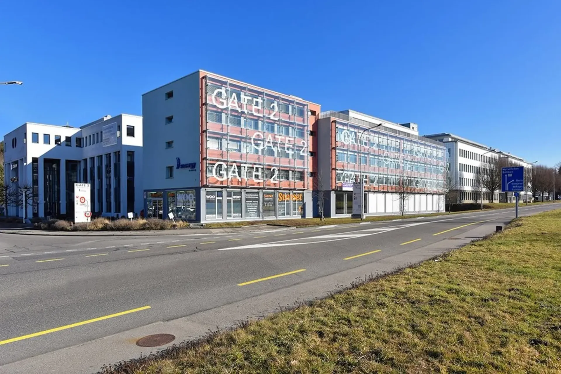 Offene Bürofläche mit grosser Verkehrsfläche zur Mitbenutzung