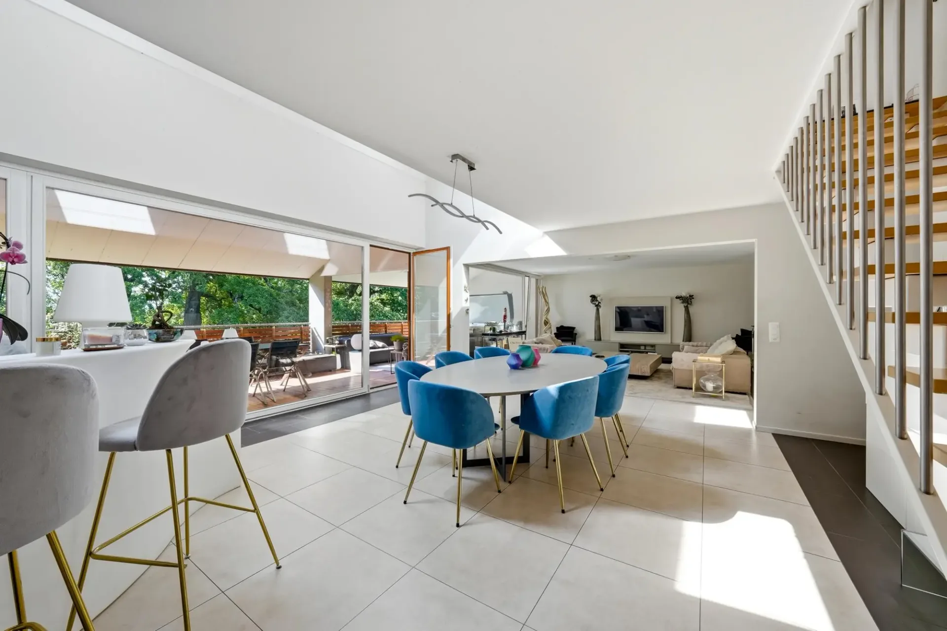 Beau duplex en attique de 5,5 pièces à Bursinel