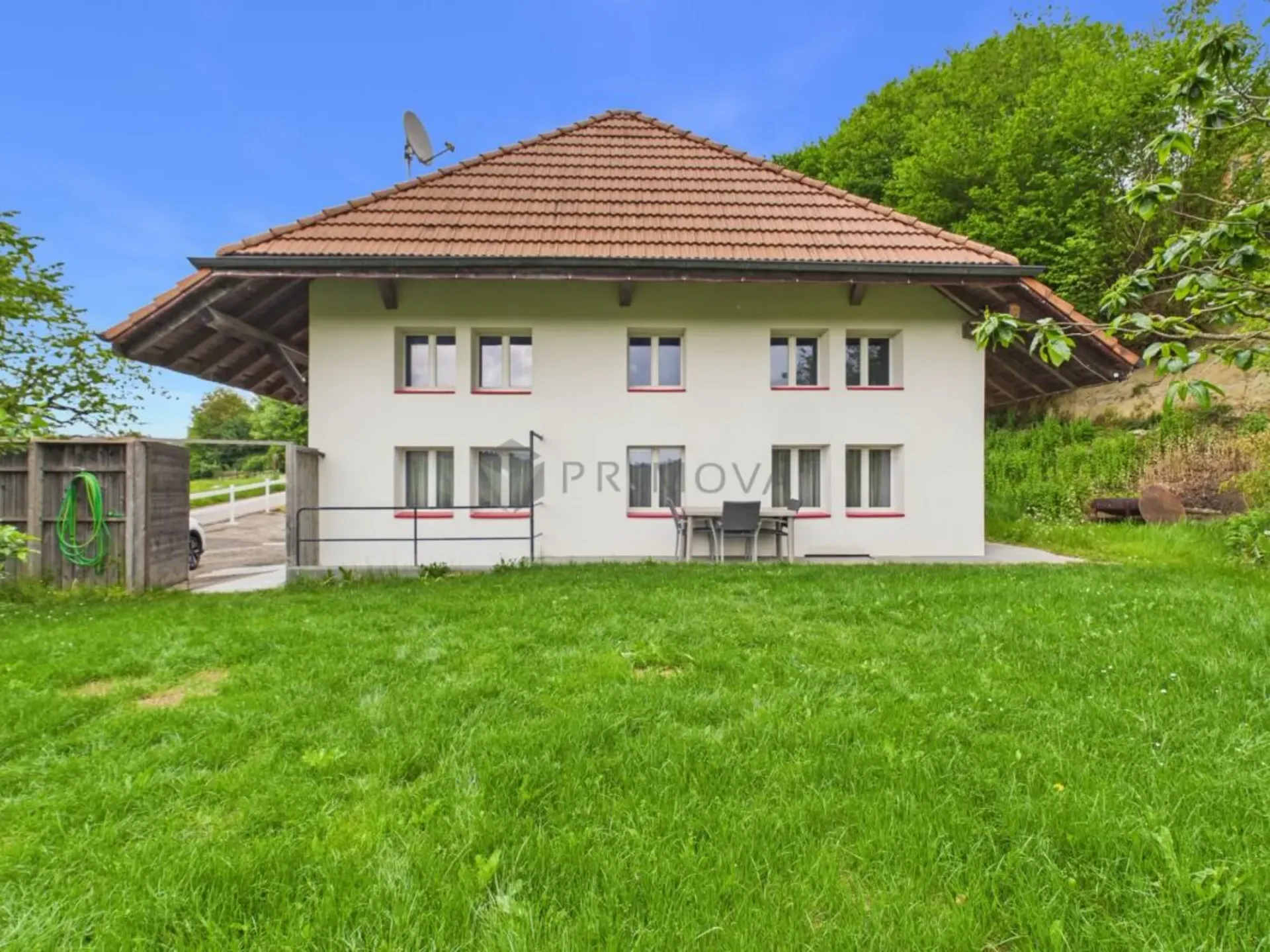 Platzwunder in Grasswil mit 4.5 Zimmern und zusätzlich 160 m² vorbereitetem Dachstock