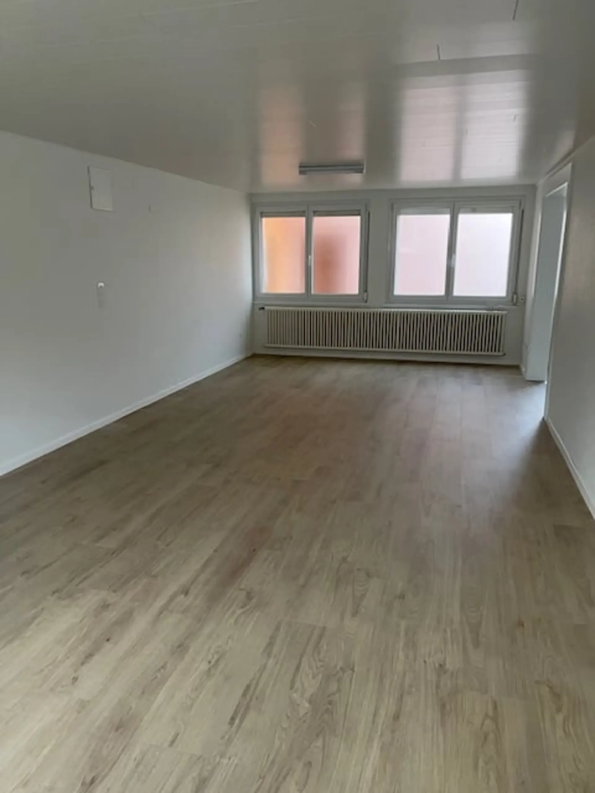 CHABREY - Schönes, geräumiges 4-Zimmer-Apartment mit Nutzung eines kleinen Gartens
