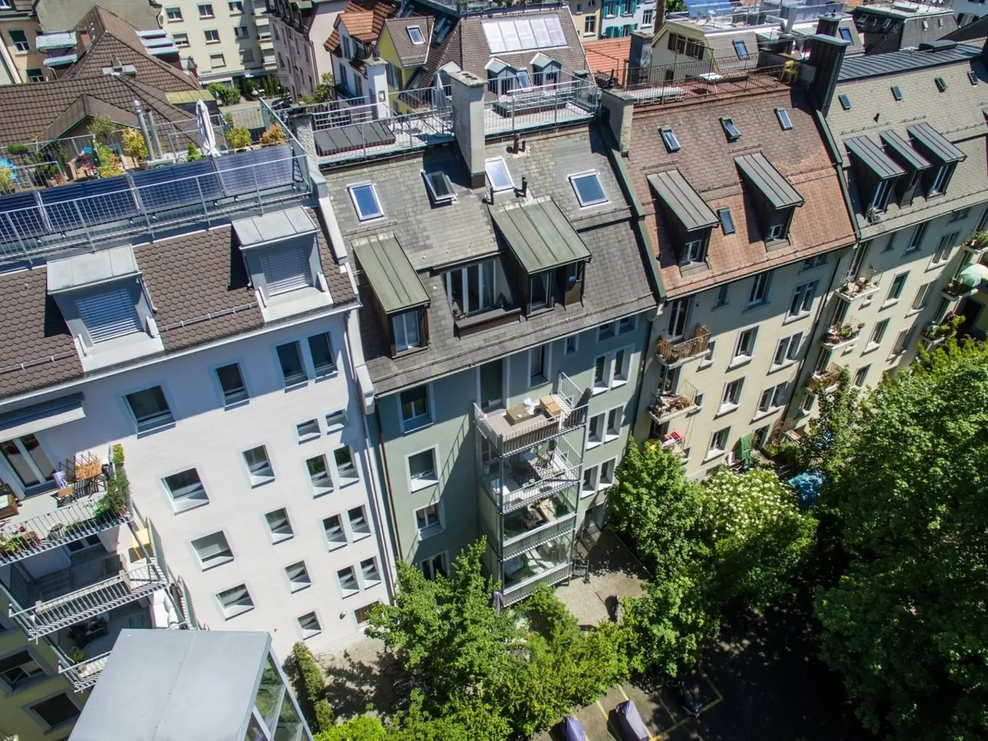 Wohnung mit Dachterrasse in stilvoll renoviertem Altbau