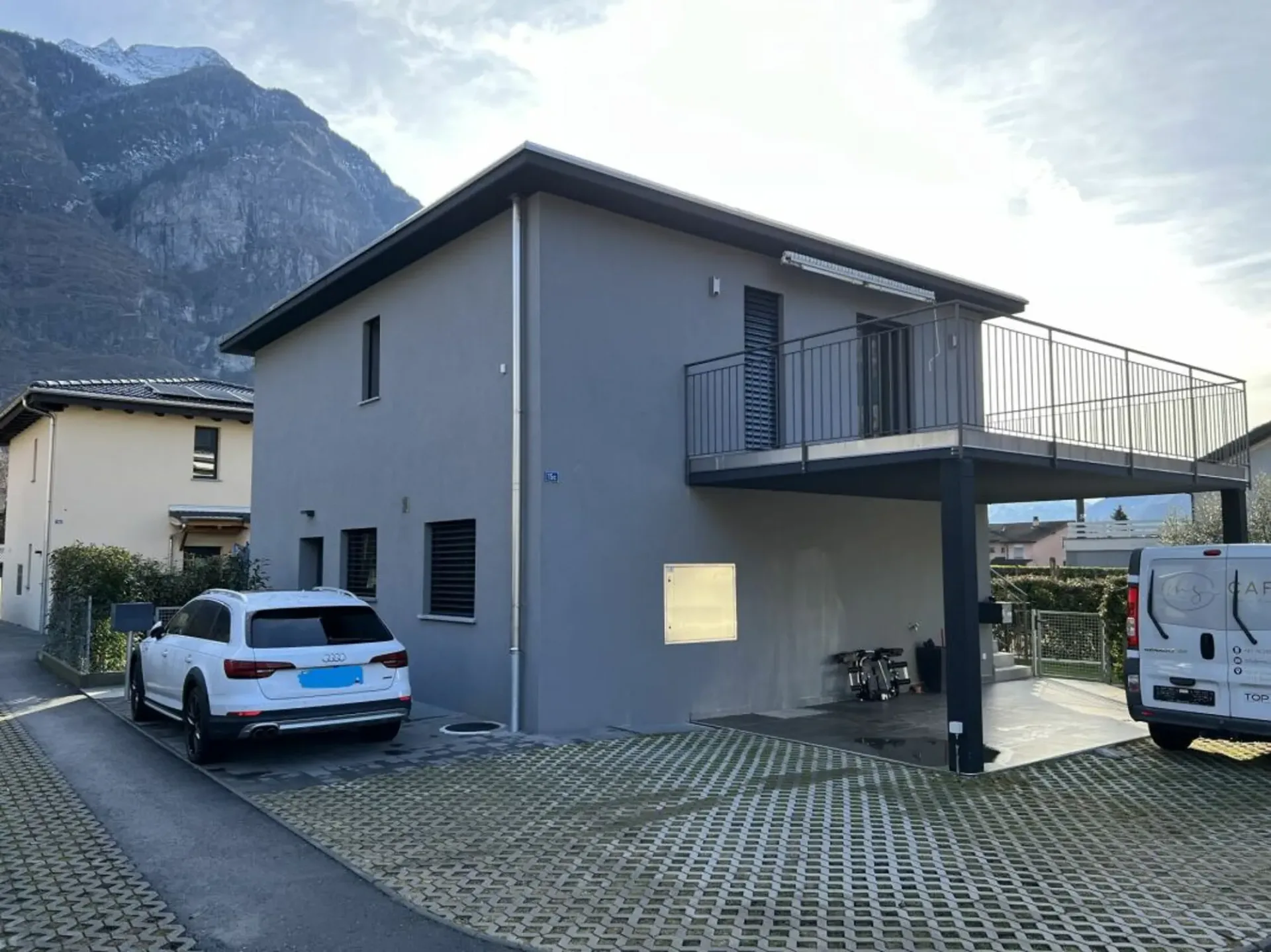 Modern semi-detached house, 4.5 + 3.5 rooms with large garden