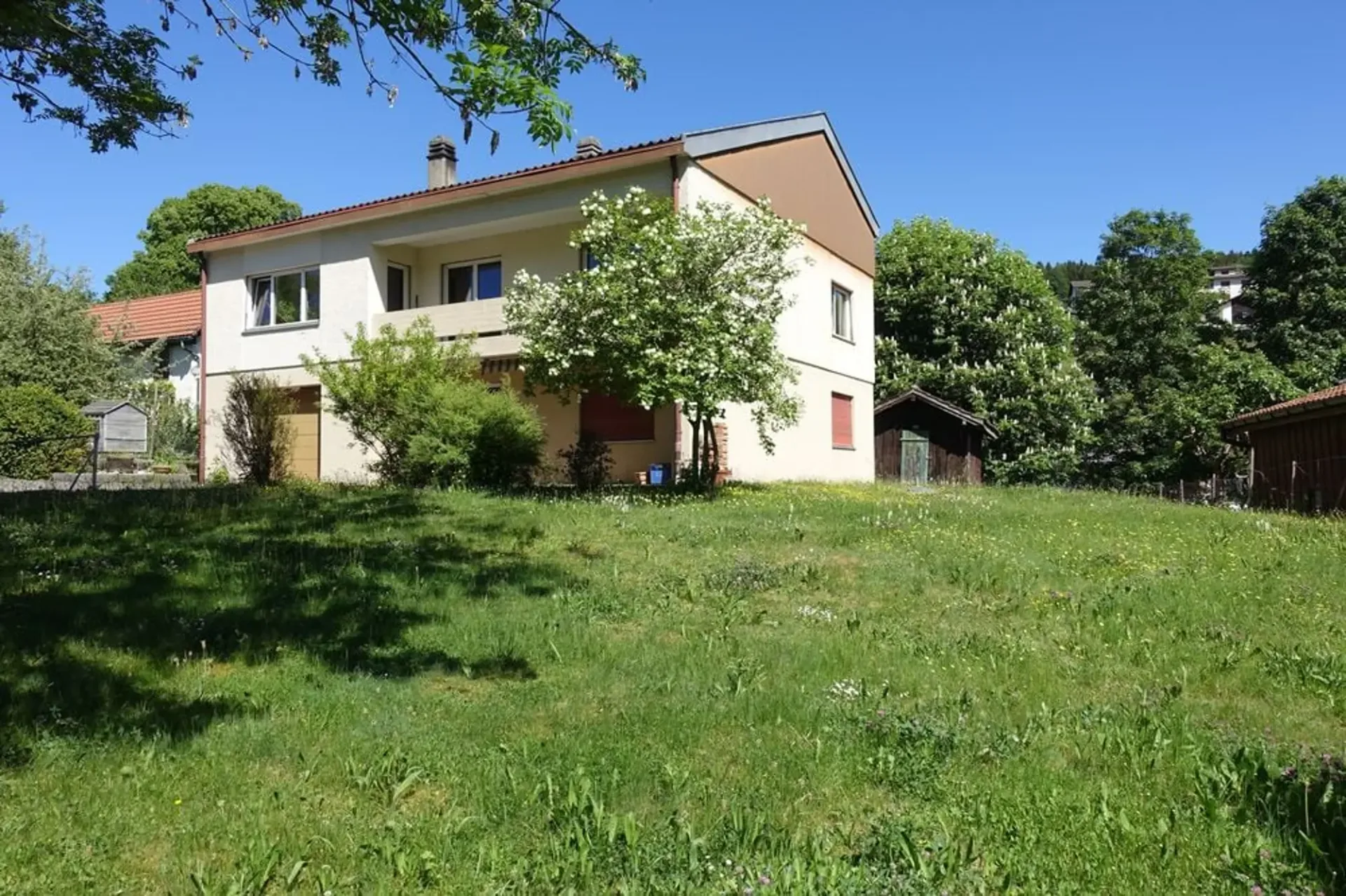 Tramelan - Einfamilienhaus mit 5 1/2 Zimmern und Garage