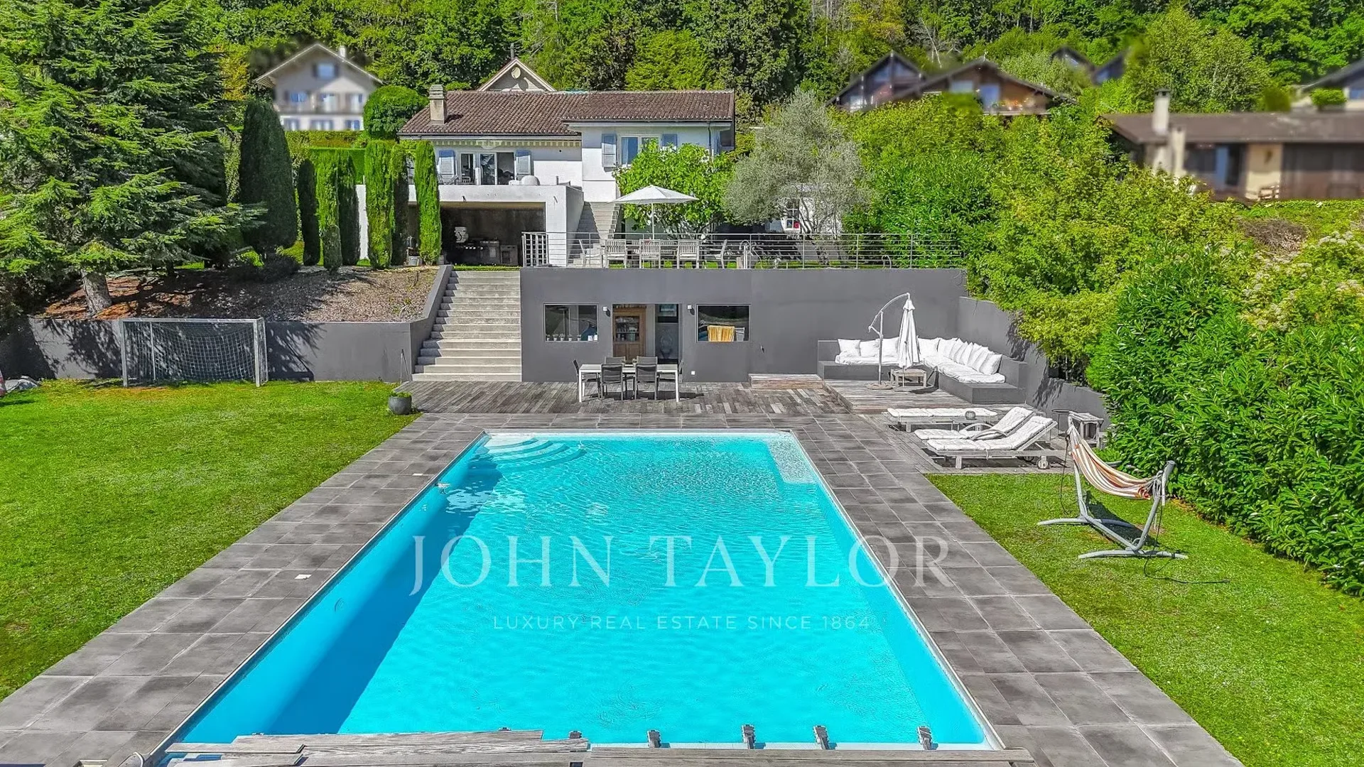 Villa mit dominierender Lage und einzigartigem Panorama über den See und die Alpen