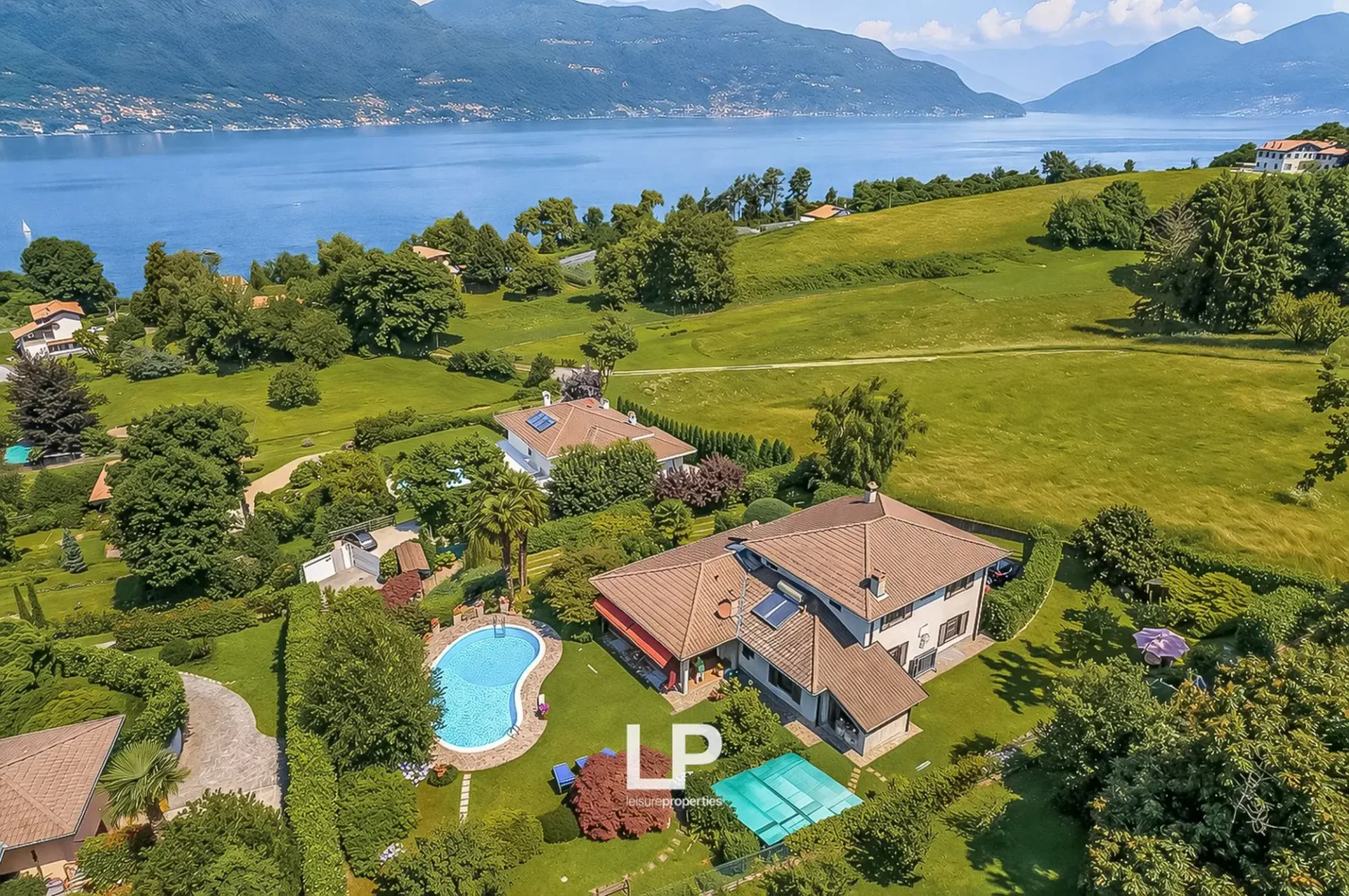 Villa in Porto Valtravaglia