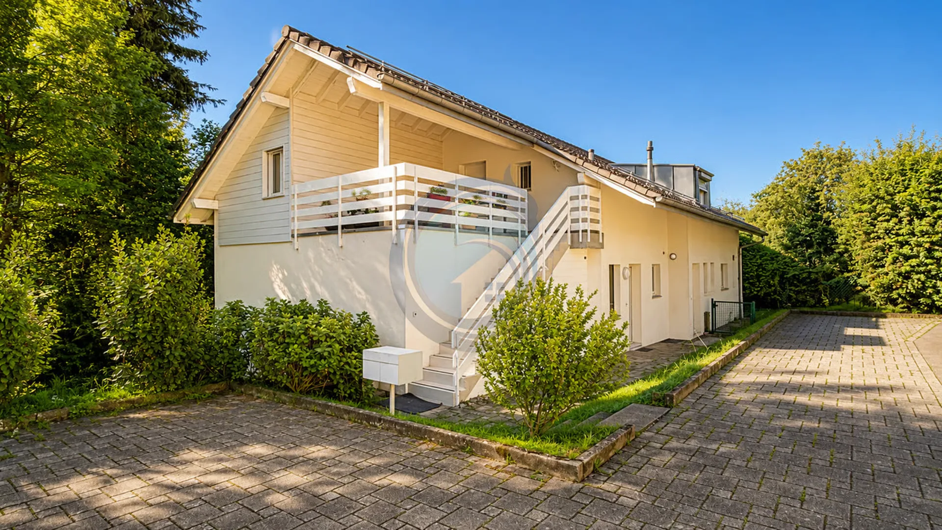 CHARMANT APPARTEMENT DE 4,5 PIÈCES AVEC BALCON A BRENT-SUR-Montreux