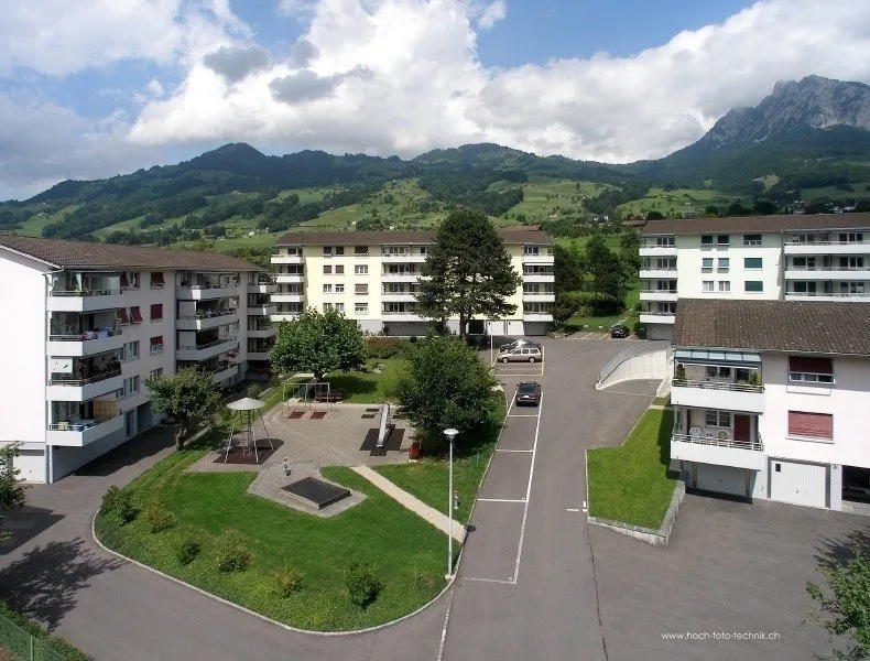 Wohnen im Grünen mit Blick auf die Mythen