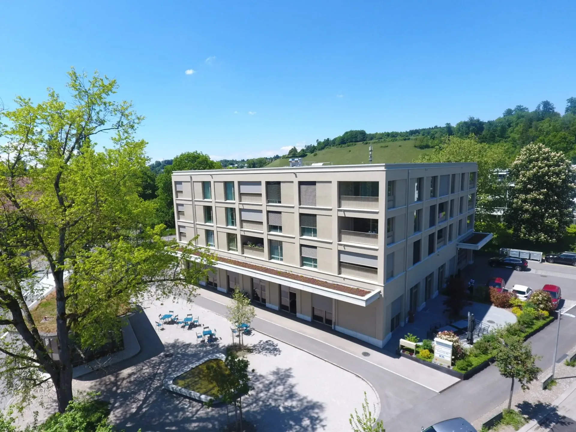 Ampio appartamento di 3,5 locali con loggia vetrata e molto comfort abitativo