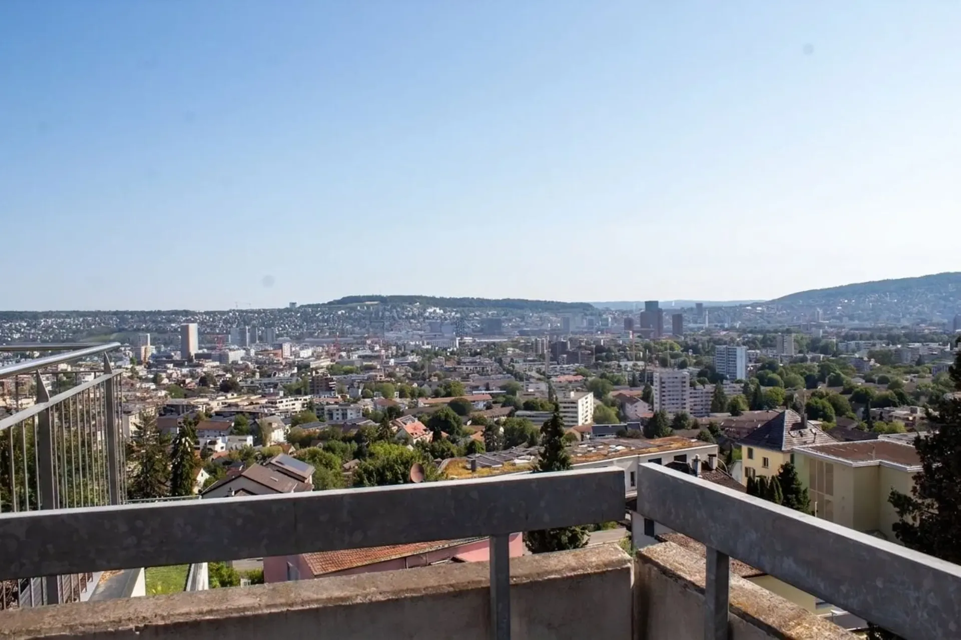 Geniessen Sie den Blick über die Stadt