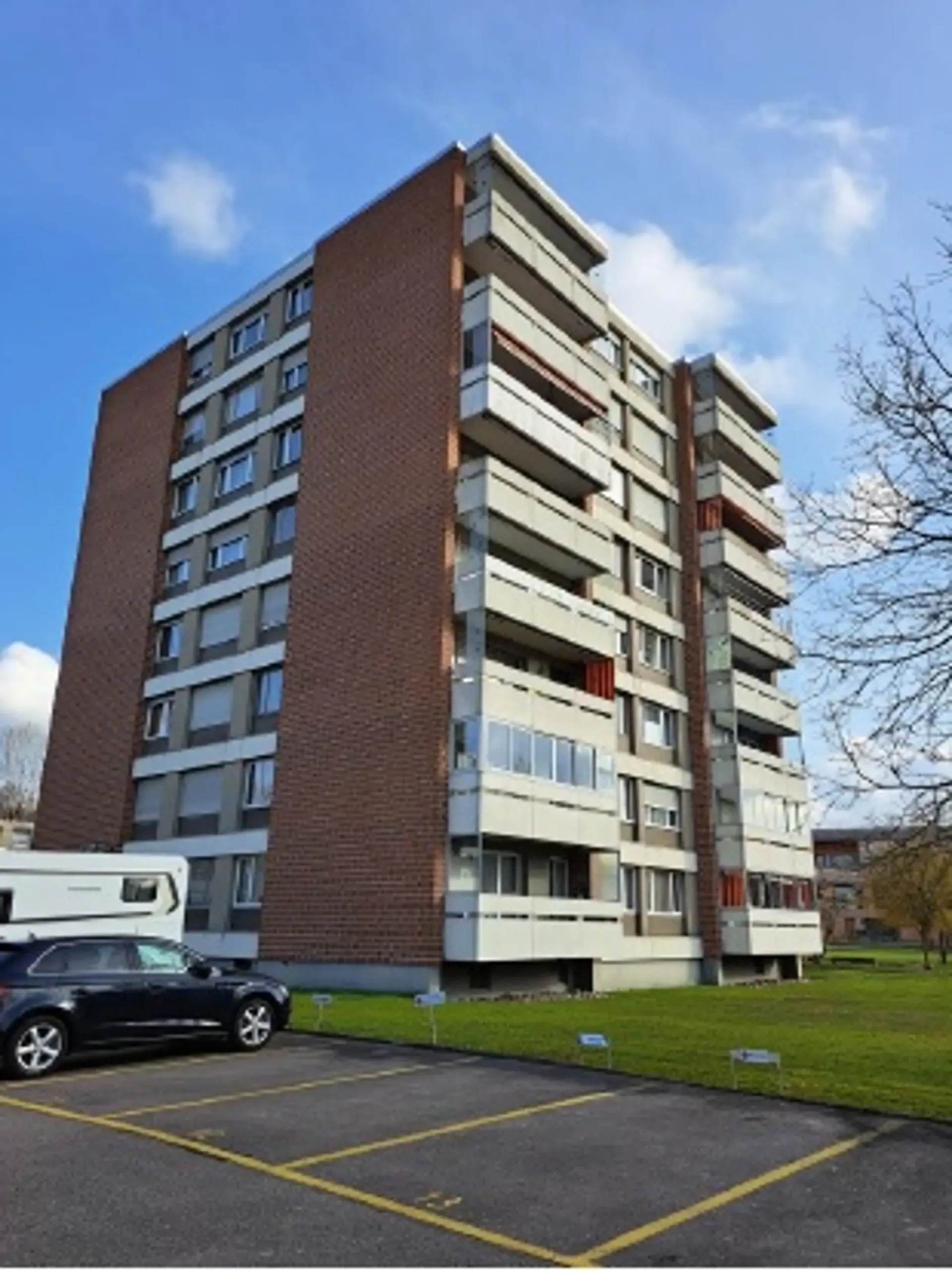 Appartement 4 pièces lumineux avec balcon dans un quartier calme à Therwil