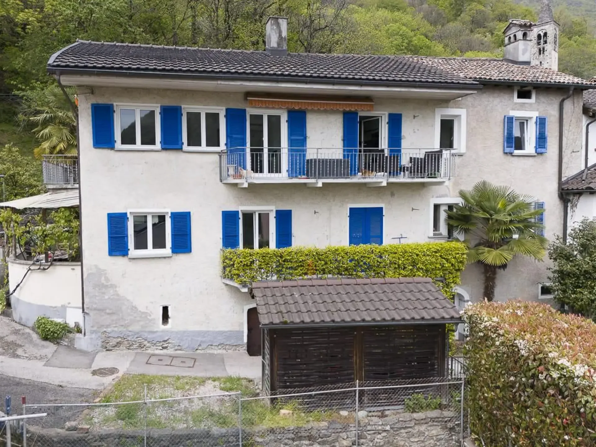 Einfamilienhaus mit zwei unabhängigen Wohneinheiten in Mezzovico-Vira, Zweitwohnsitz erlaubt