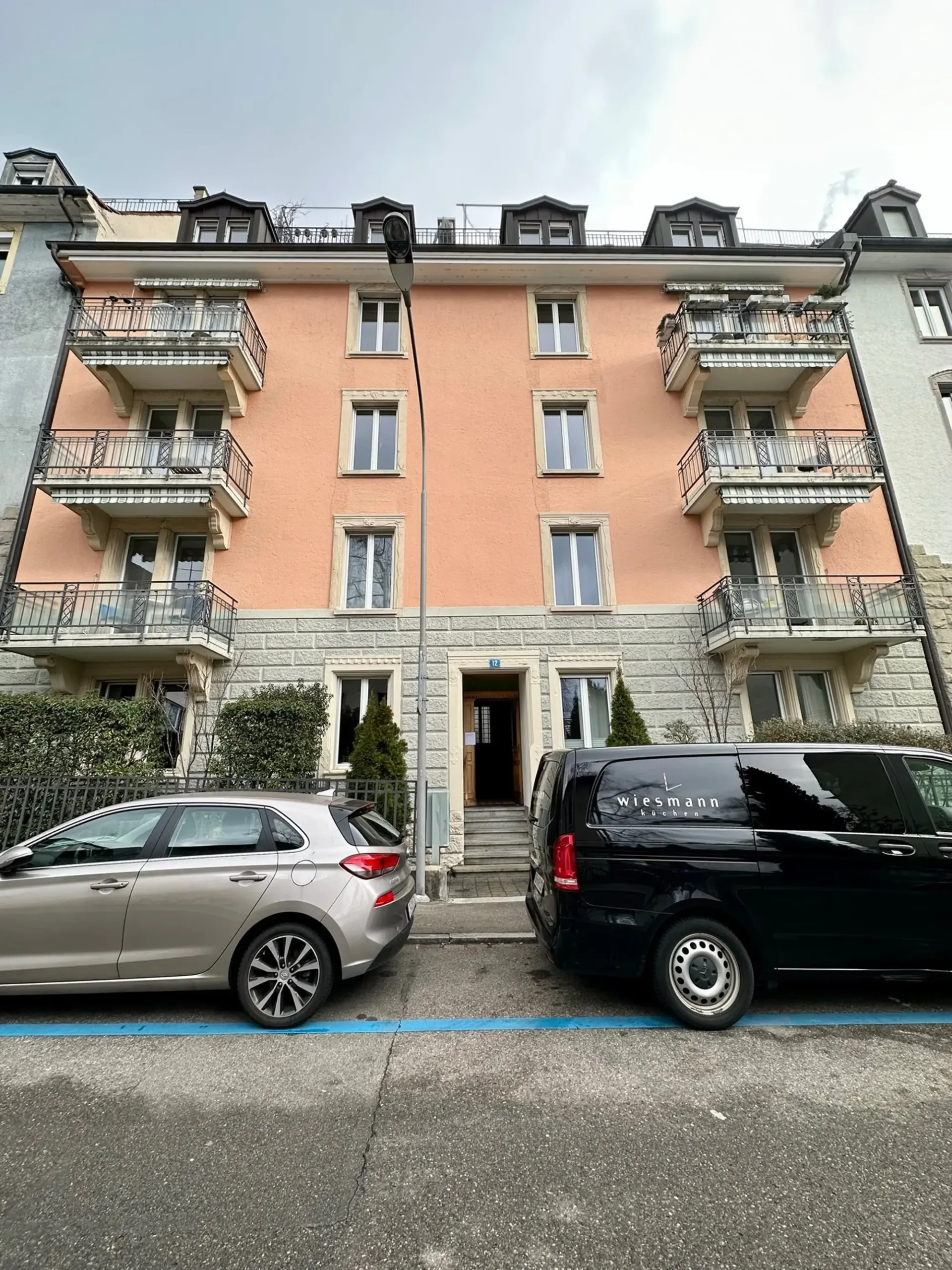 Geräumige 4.5-Zimmer-Wohnung mit Balkon in Zürich 8006