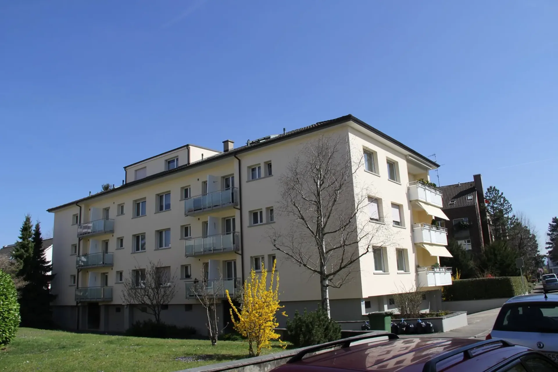 Large bright 3.5-room apartment with balcony in Allschwil 96m2