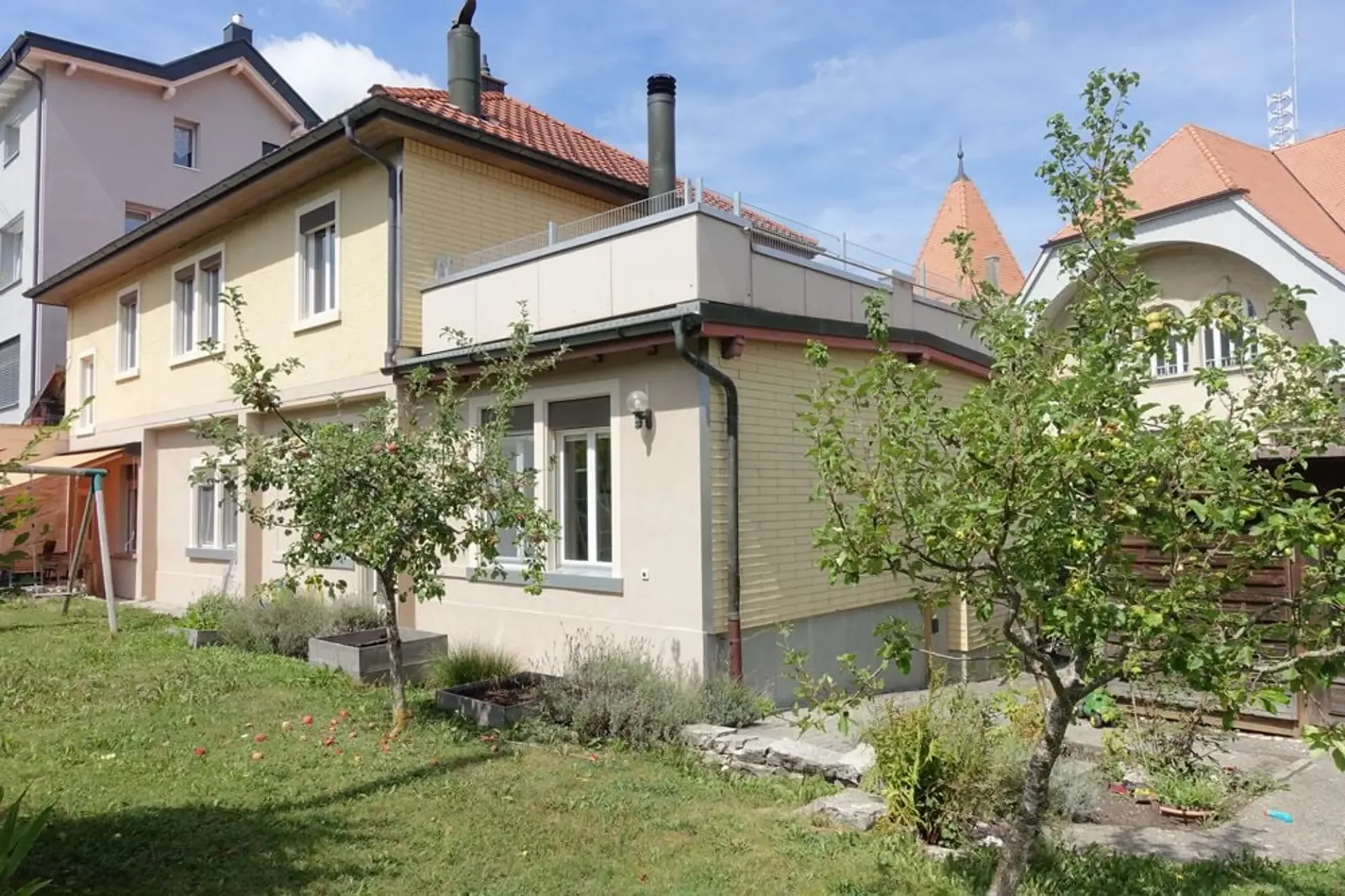 Tramelan - Haus mit 2 Wohnungen von 4 1/2 Zimmern und 3 1/2 Zimmern