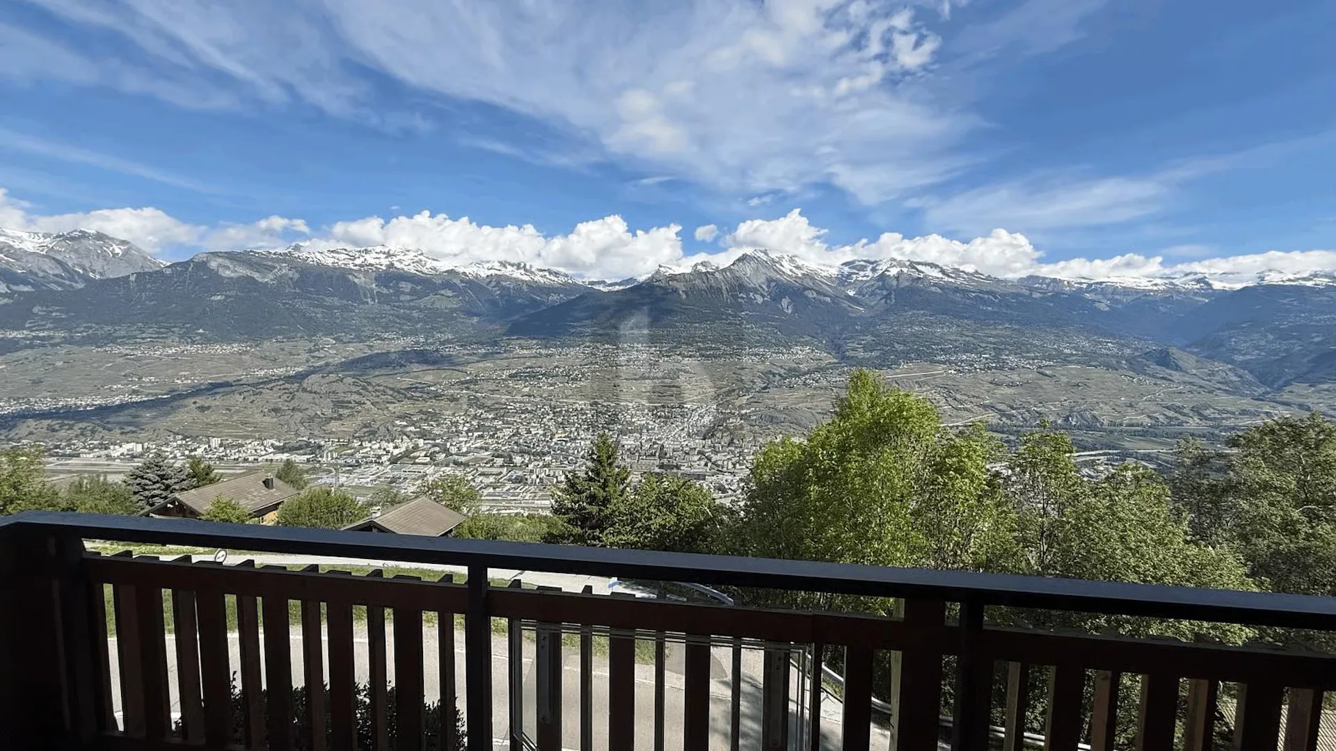 GROßARTIGE AUSBLICK AUF DIE ALPEN