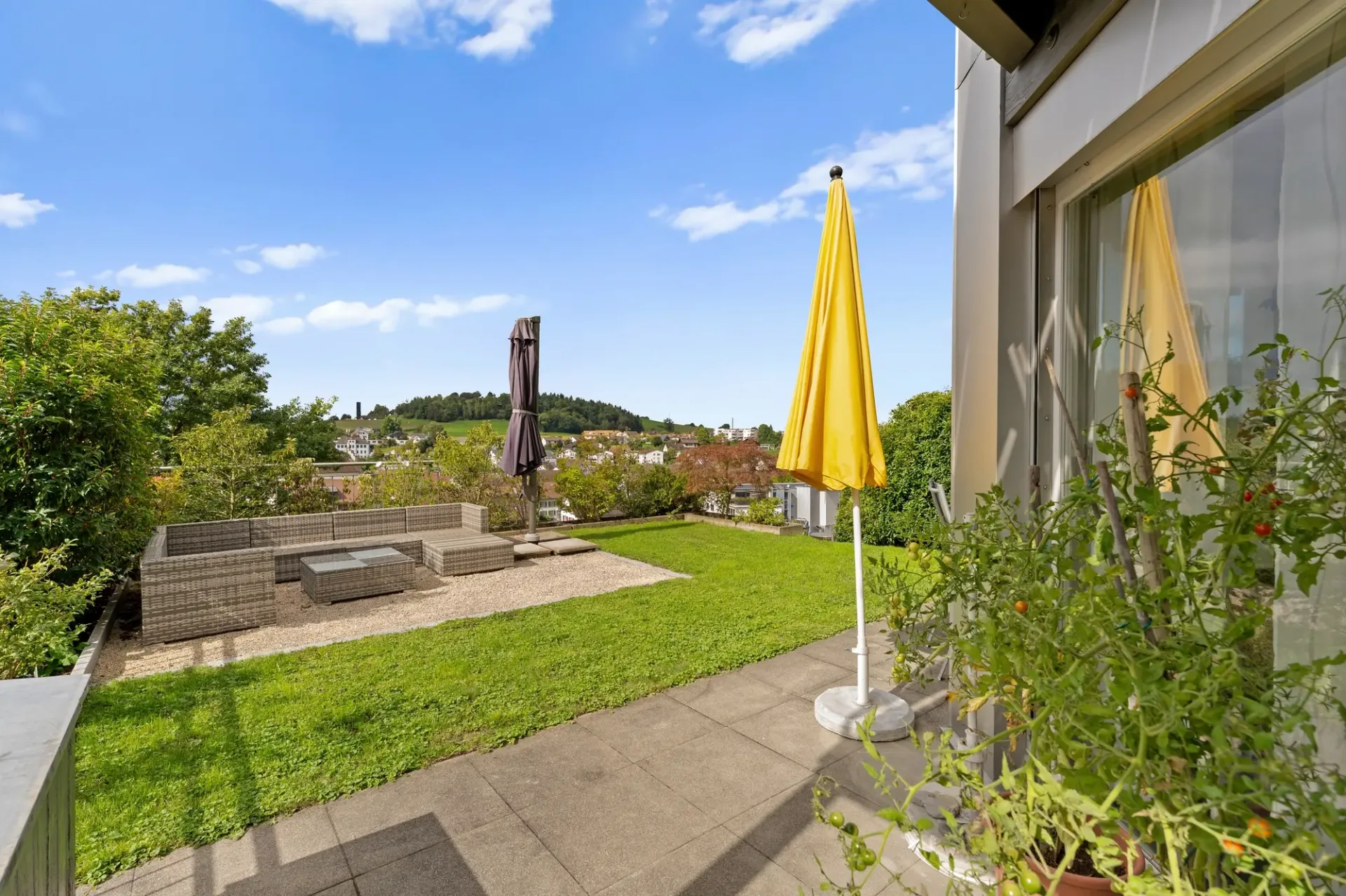 5.5 - 6.5 room house with spacious double garage