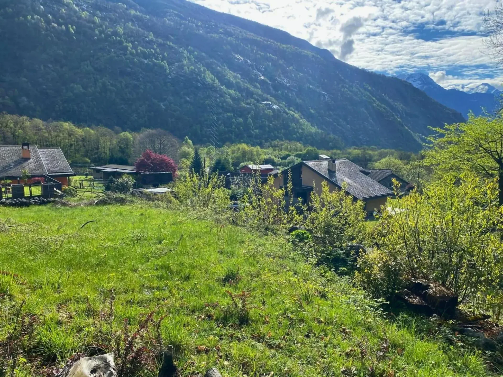 Bauland mit natürlichem Swimmingpool in Giornico - Erstwohnsitz