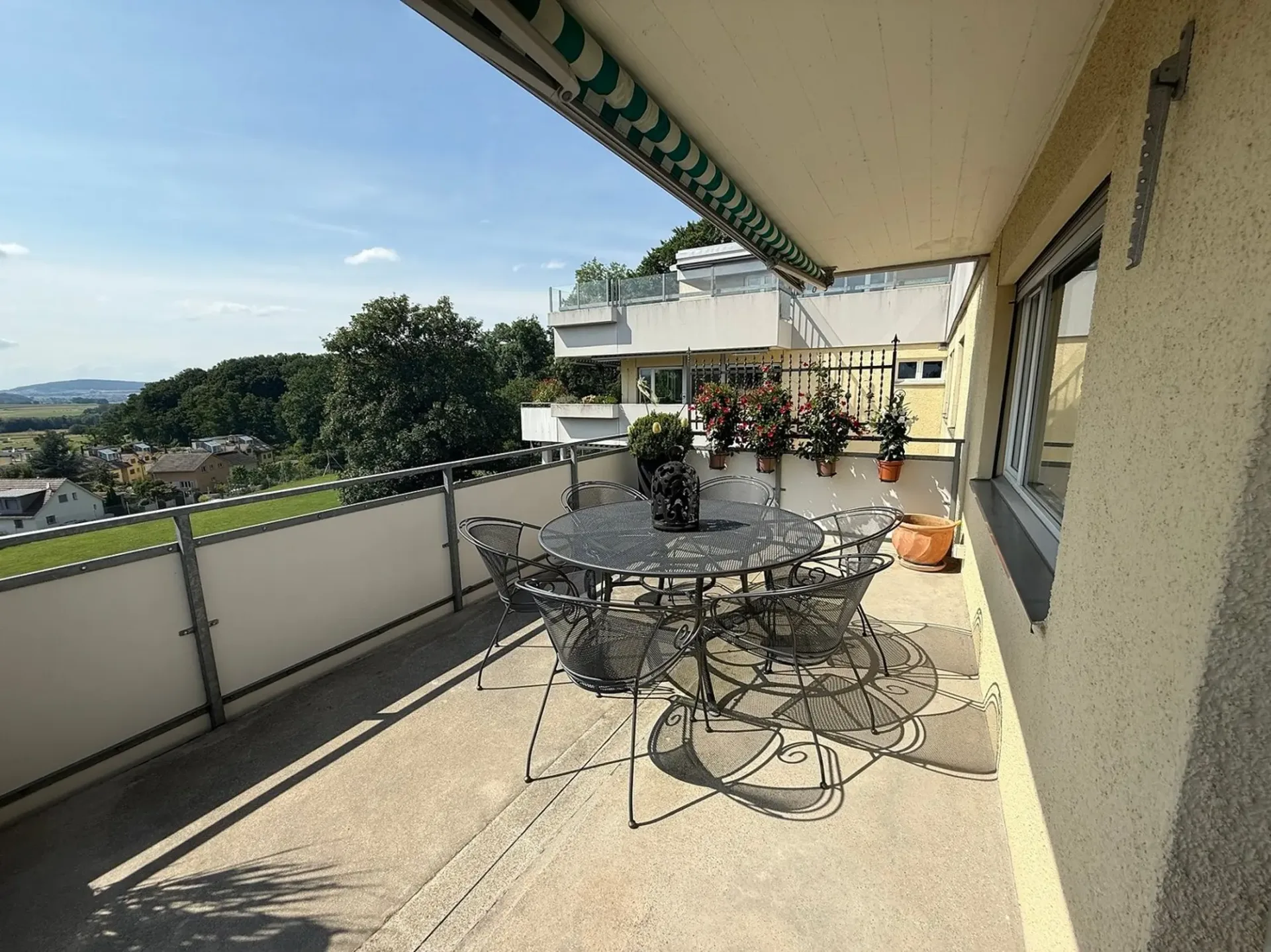 Schönste Aussicht über Winkel -  4.5-Zimmer-Wohnung zu verkaufen