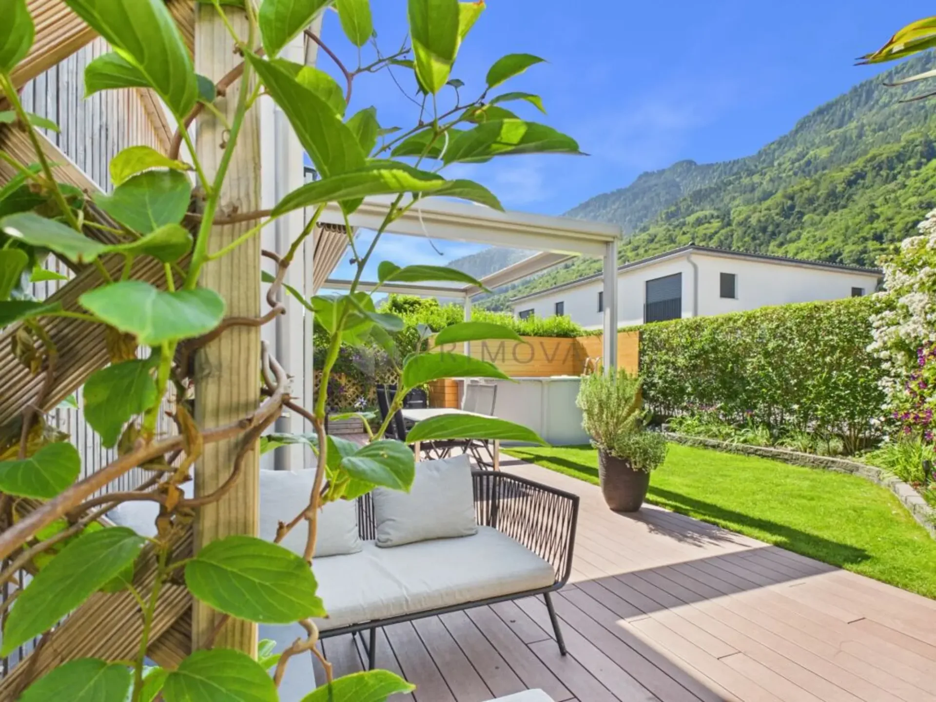 Bezauberndes 5.5 Zimmer - Doppeleinfamilienhaus & Garten in Top-Quartier