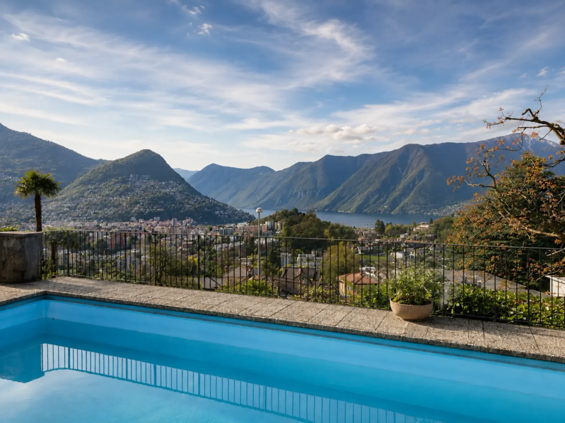 Villa with Pool in Panoramic Location