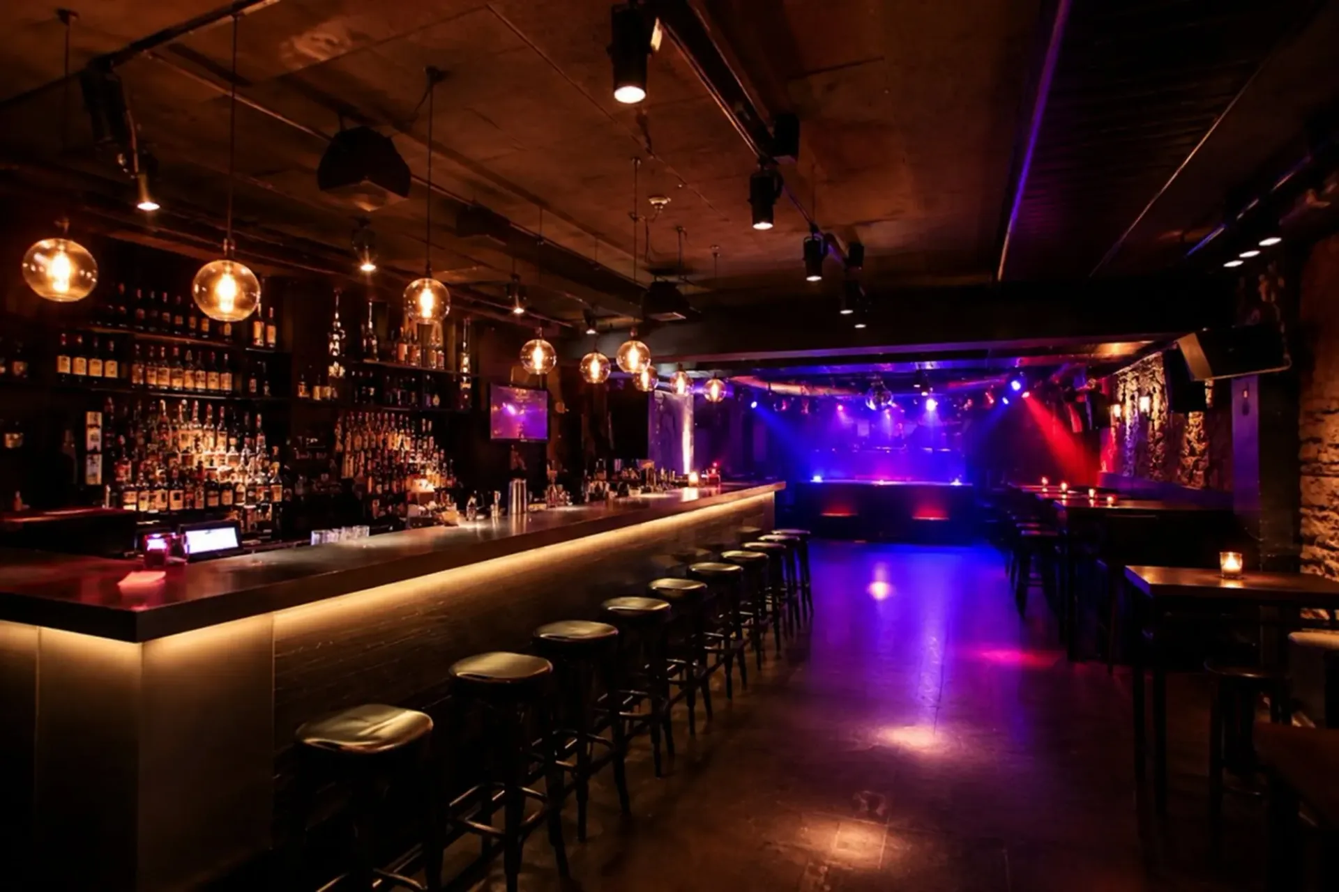 BAR-CLUB MIT PRÄGENDER IDENTITÄT ZU ÜBERNEHMEN – LAUSANNE INNHABEN