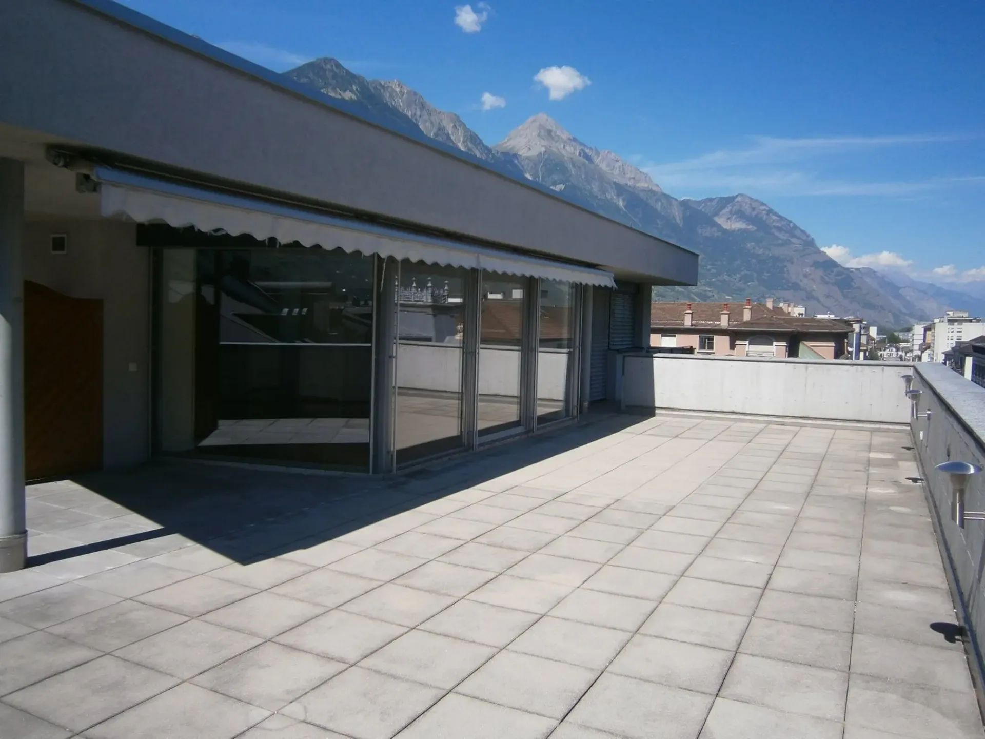 Geräumige 7-Zimmer-Dachterrasse-Wohnung im Herzen der Stadt Martigny