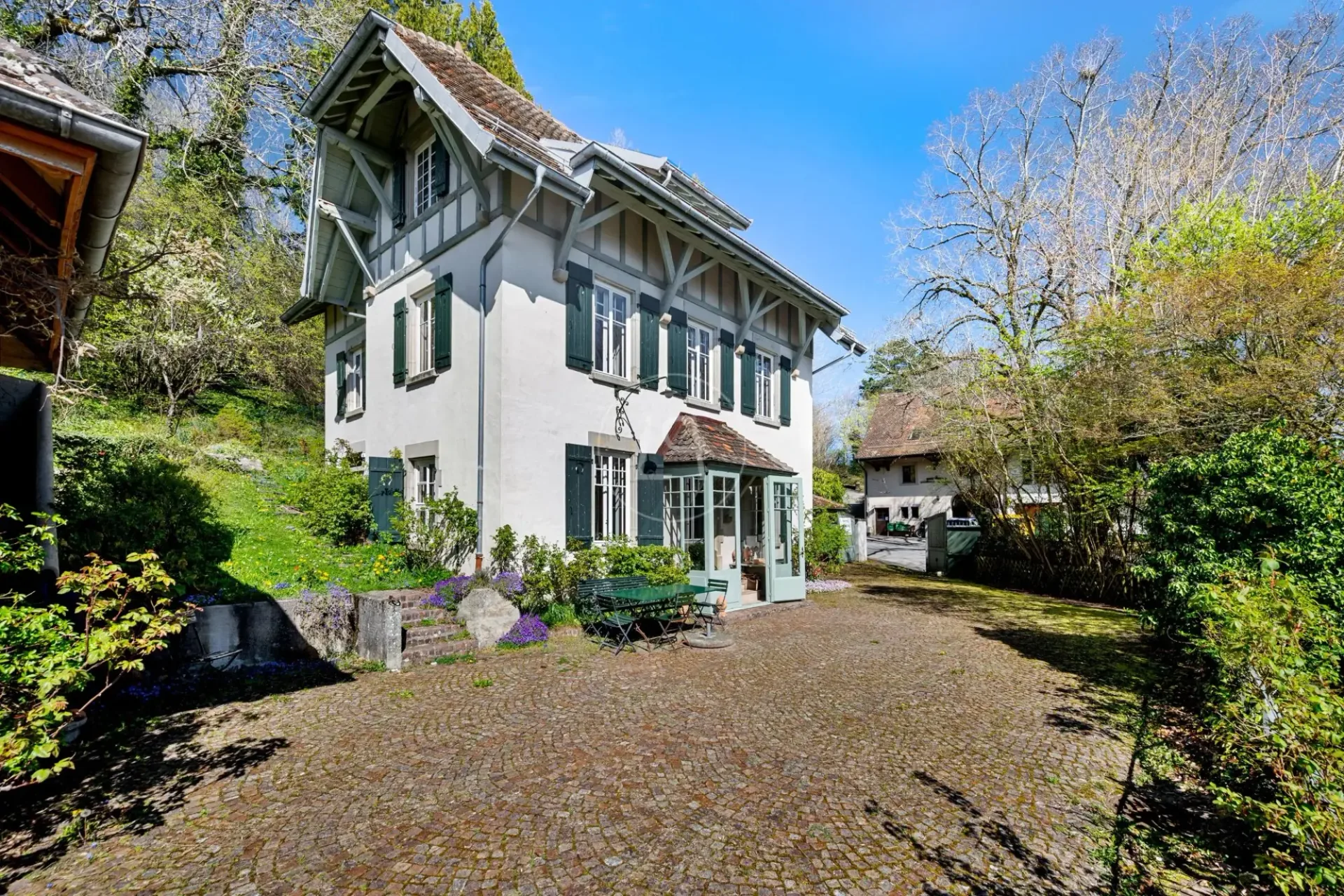 Essertine-sur-Rolle - Herrschaftshaus mit Charme und Ruhe