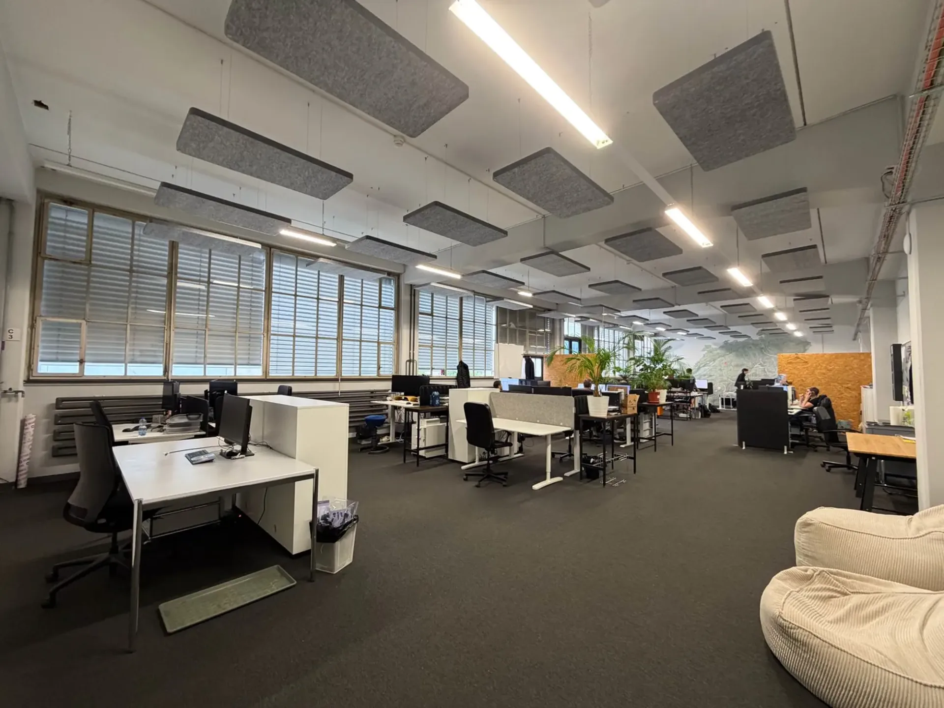 Grosszügiges Büro im EG in kreativer Fabrikhalle