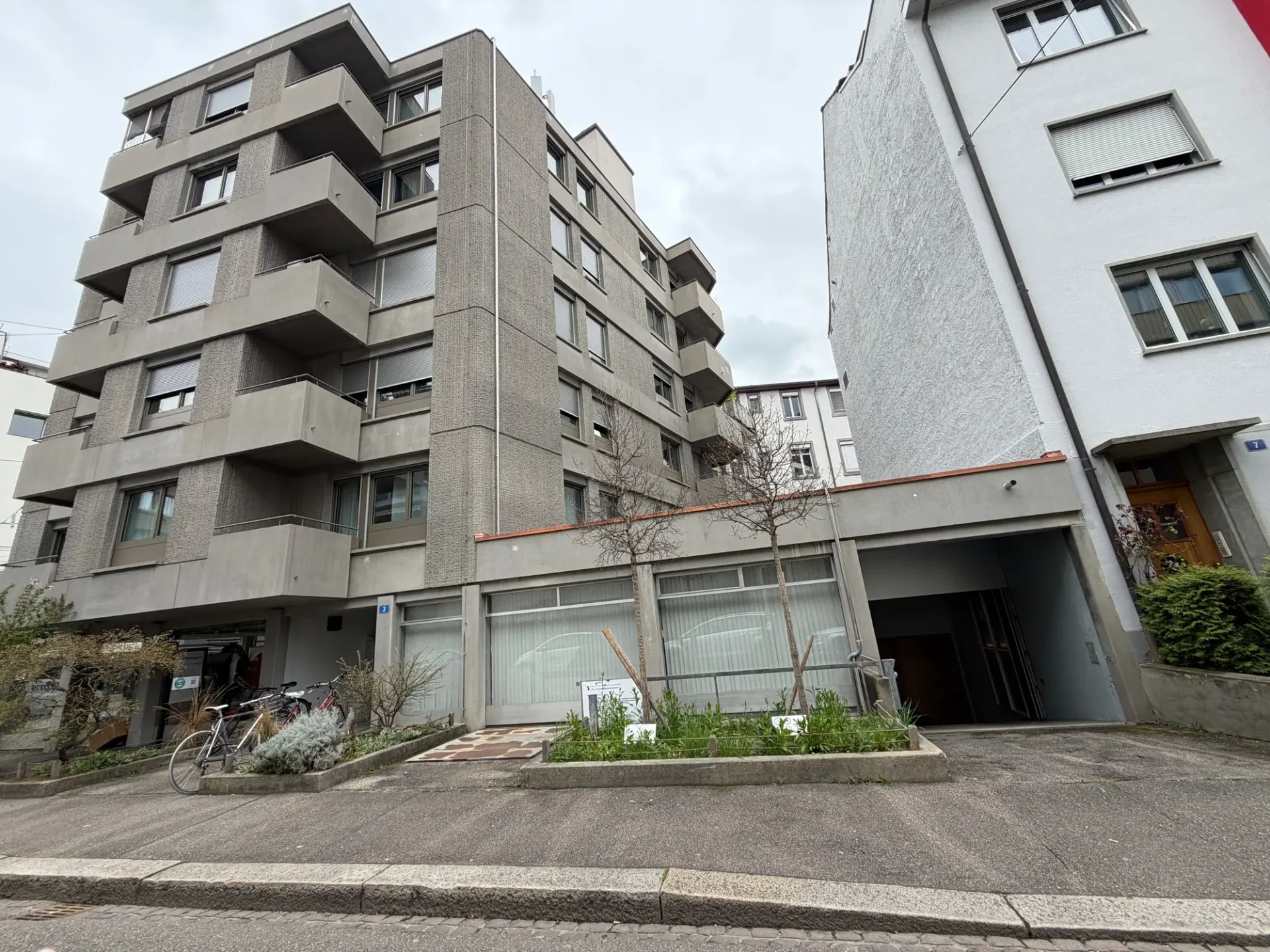 Tiefgaragenplatz nähe Brausebad - überbreit