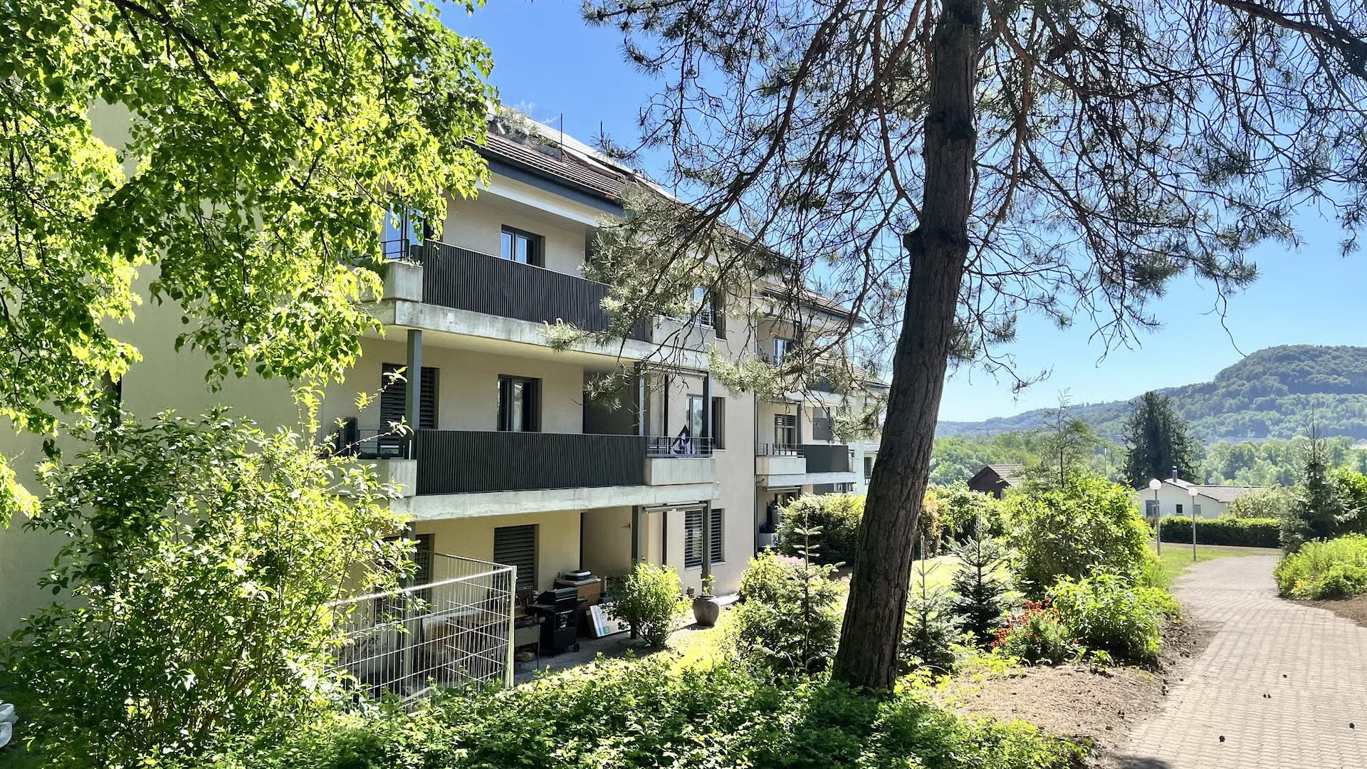 Motorradeinstellplatz zu vermieten!