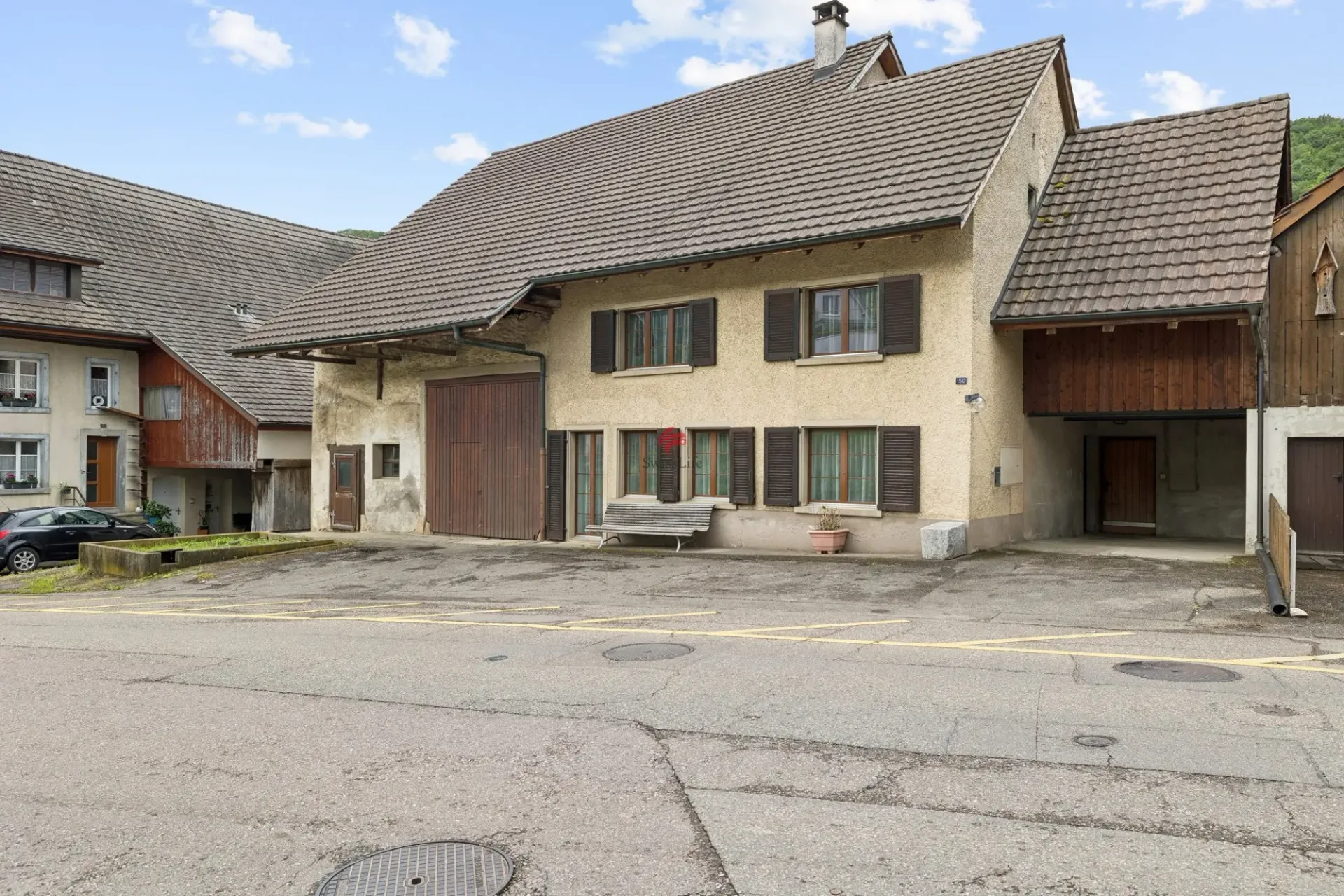 Wohnhaus mit grossem Ökonomiegebäude - Raum für Visionen