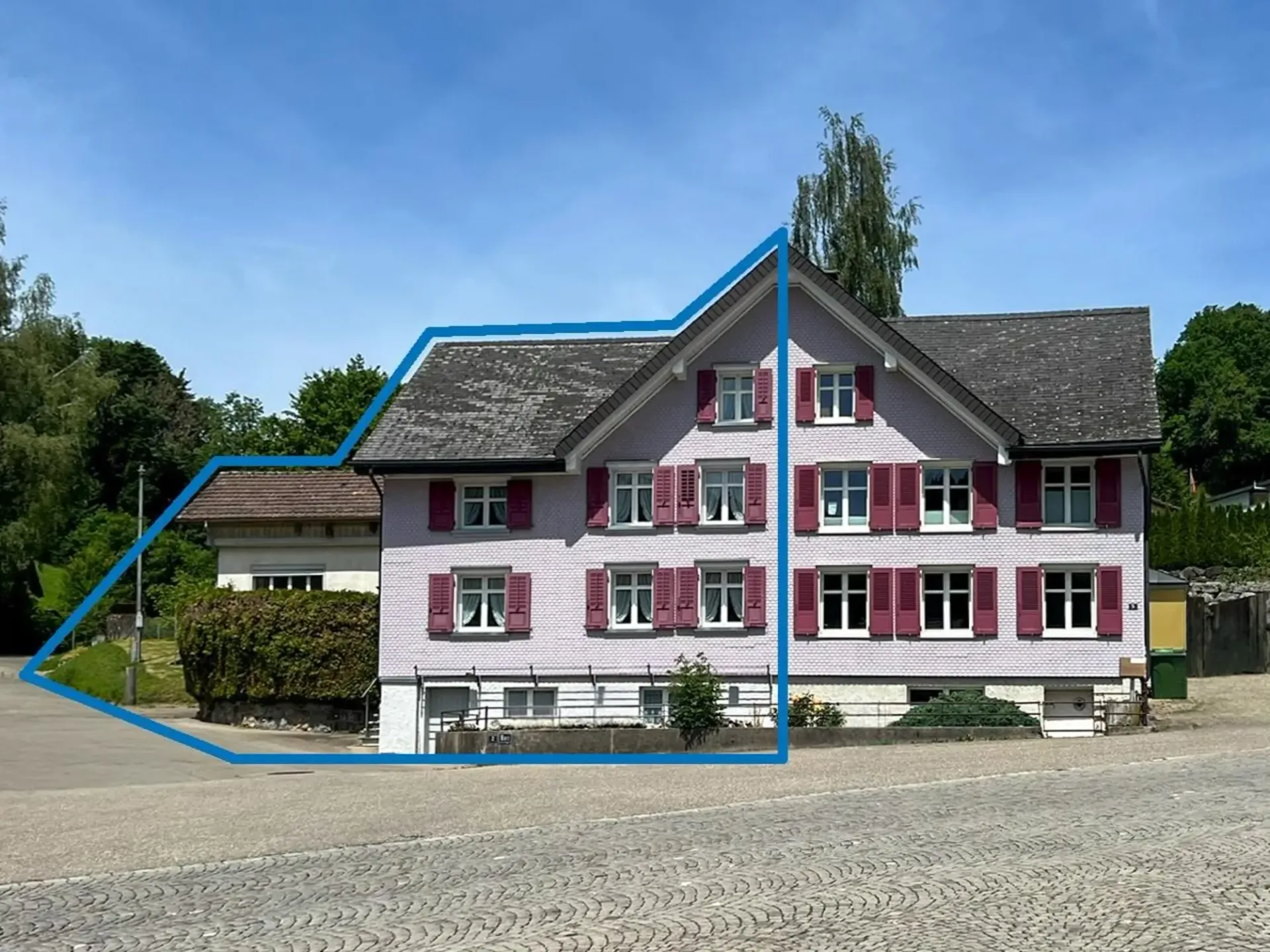 House with separate embroidery studio in Gähwil