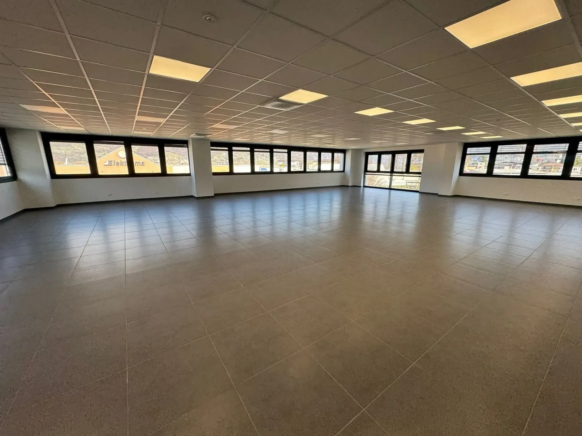 Local commercial de 200 m² à louer à Giubiasco