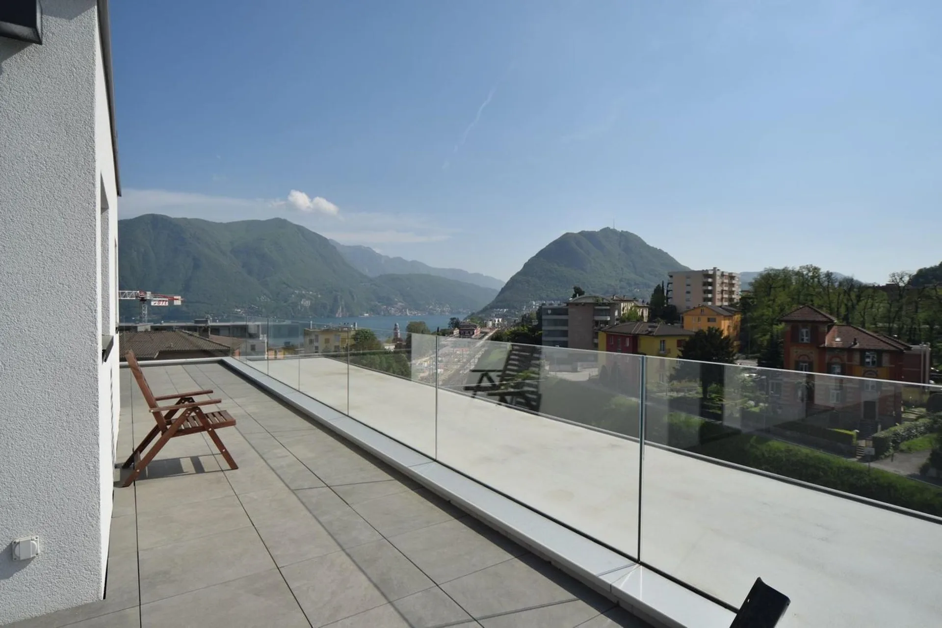 Appartement en attique avec vue sur le lac et jardin sur le toit