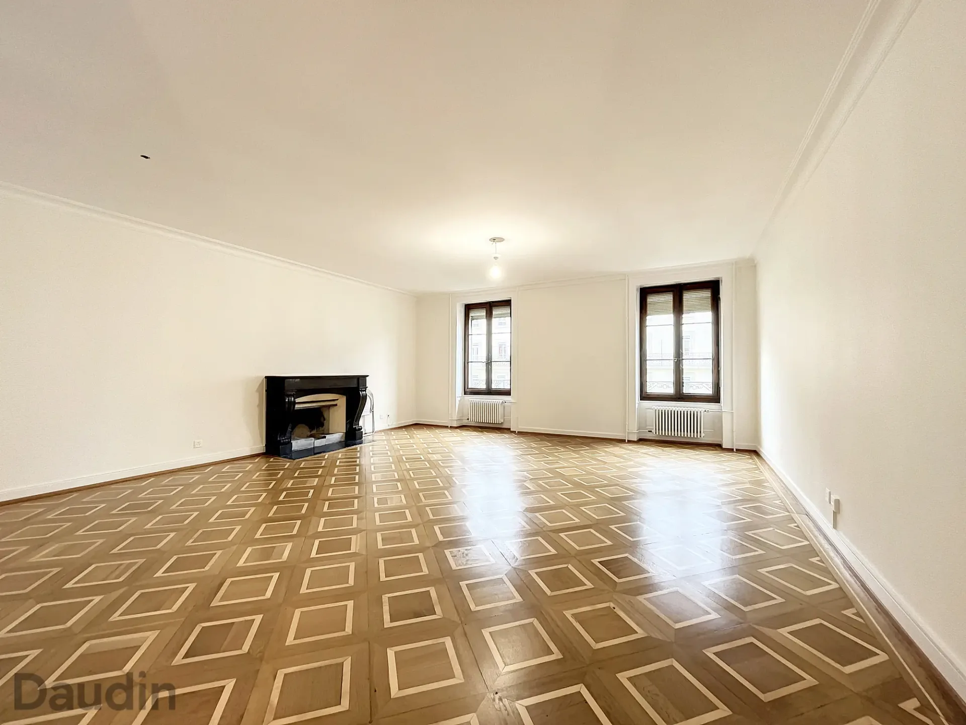 Wohnung mit 6 Zimmern im Viertel Philosophes-Bastions