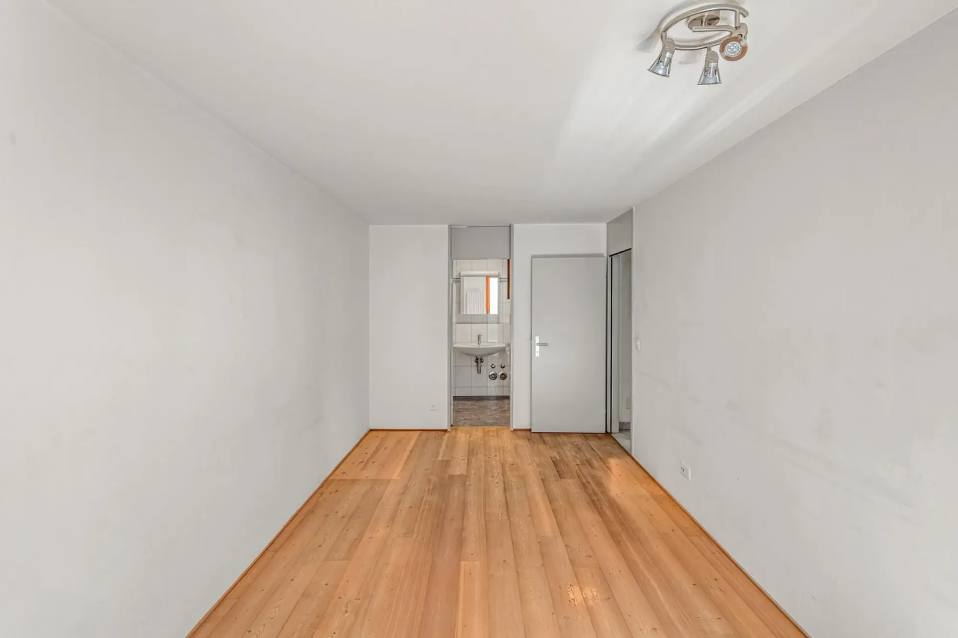 Ruhig & grosszügig! 4.5-Zimmer-Wohnung mit Sonnenterrasse