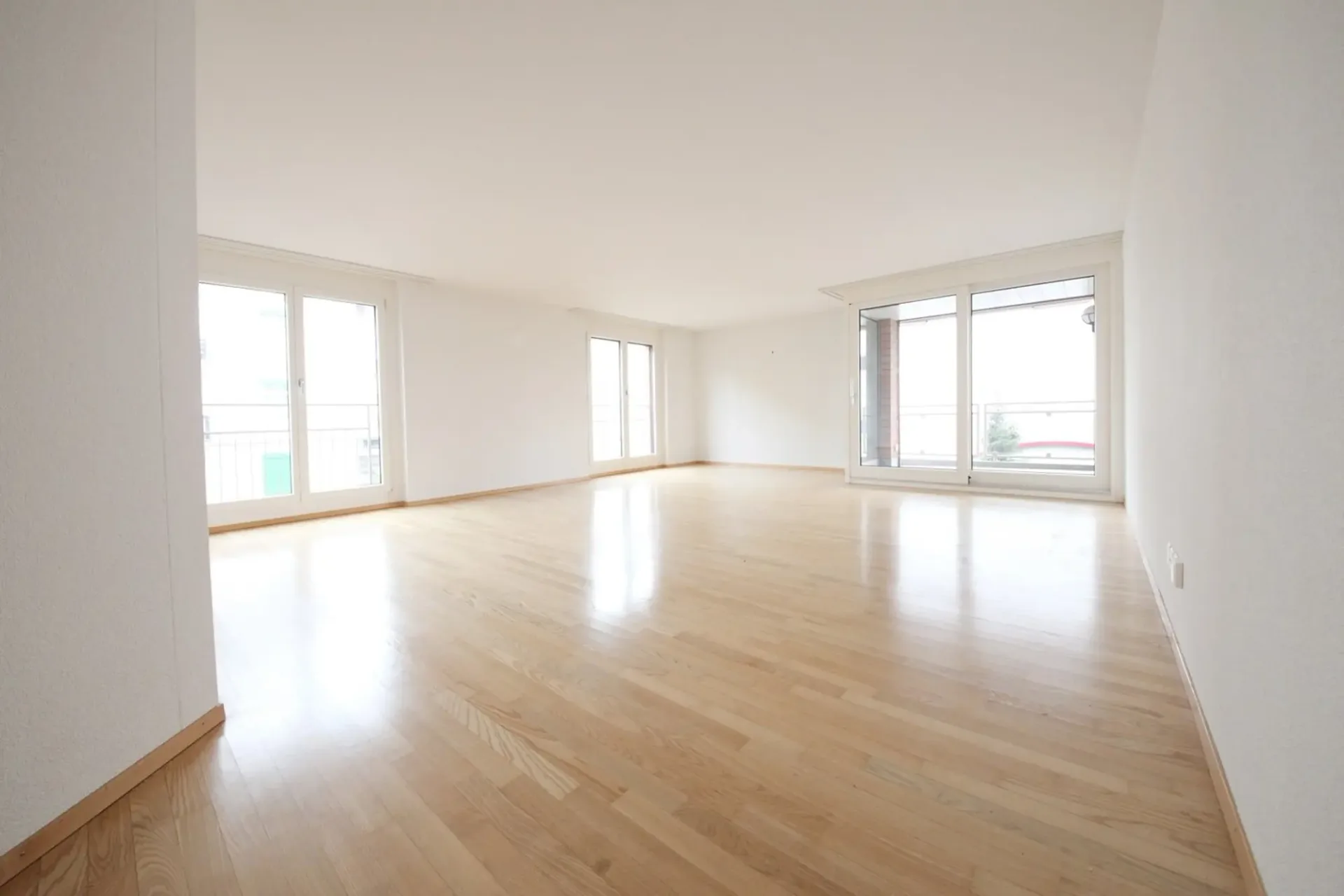 Top ausgebaute 2.5 ZW (80m2)  mit Balkon und eig. Waschküche, Kreis 6