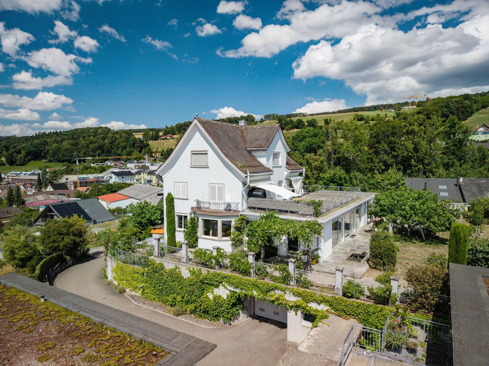 PRUNKVOLLES MEHRFAMILIENHAUS MIT CHARAKTER
