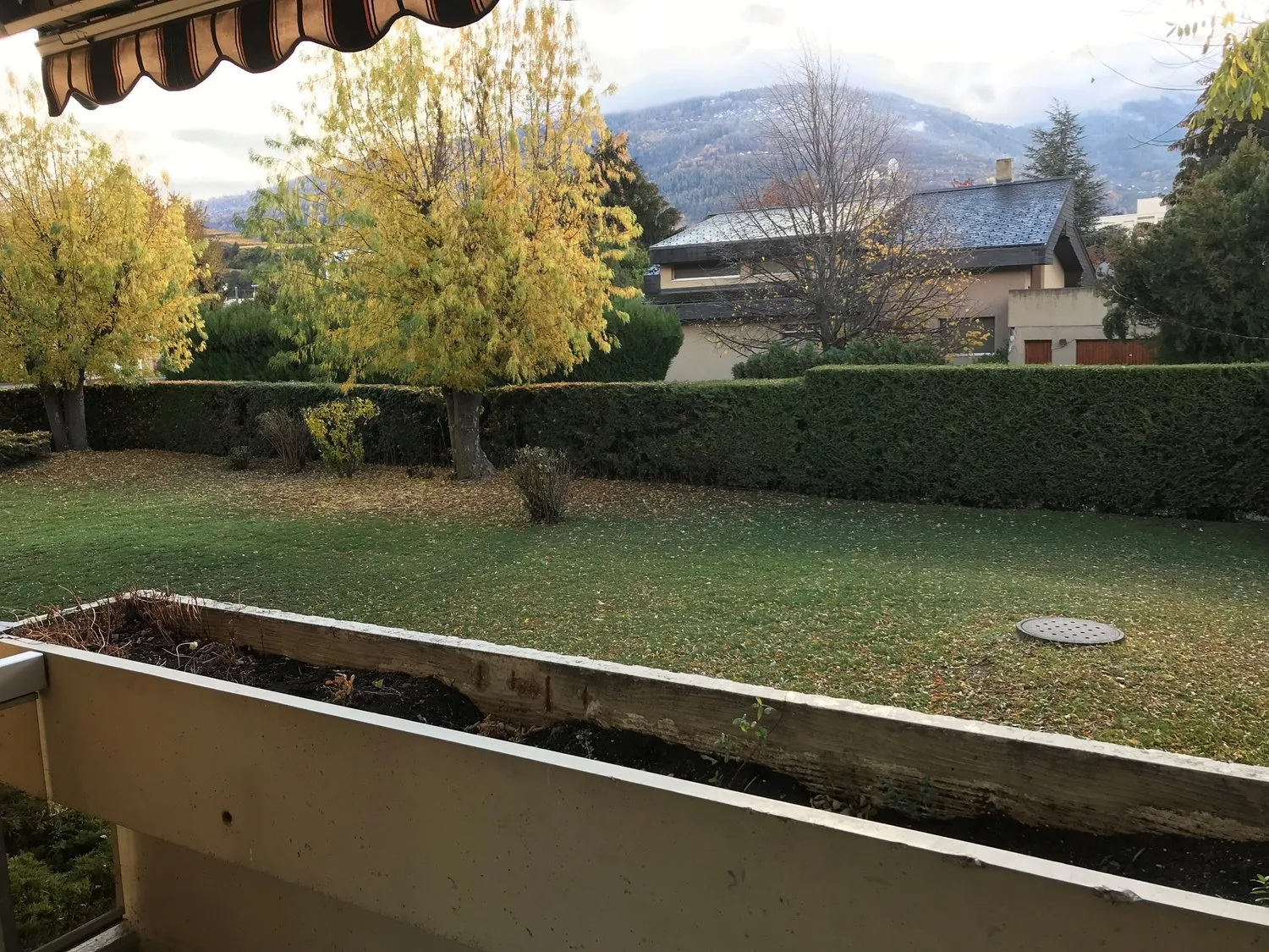 GERÄUMIGES 4.5-ZIMMER-WOHNUNG MIT TERRASSE IN IDEALER LAGE IN CH-CONTHEY / MALOC-IMMO