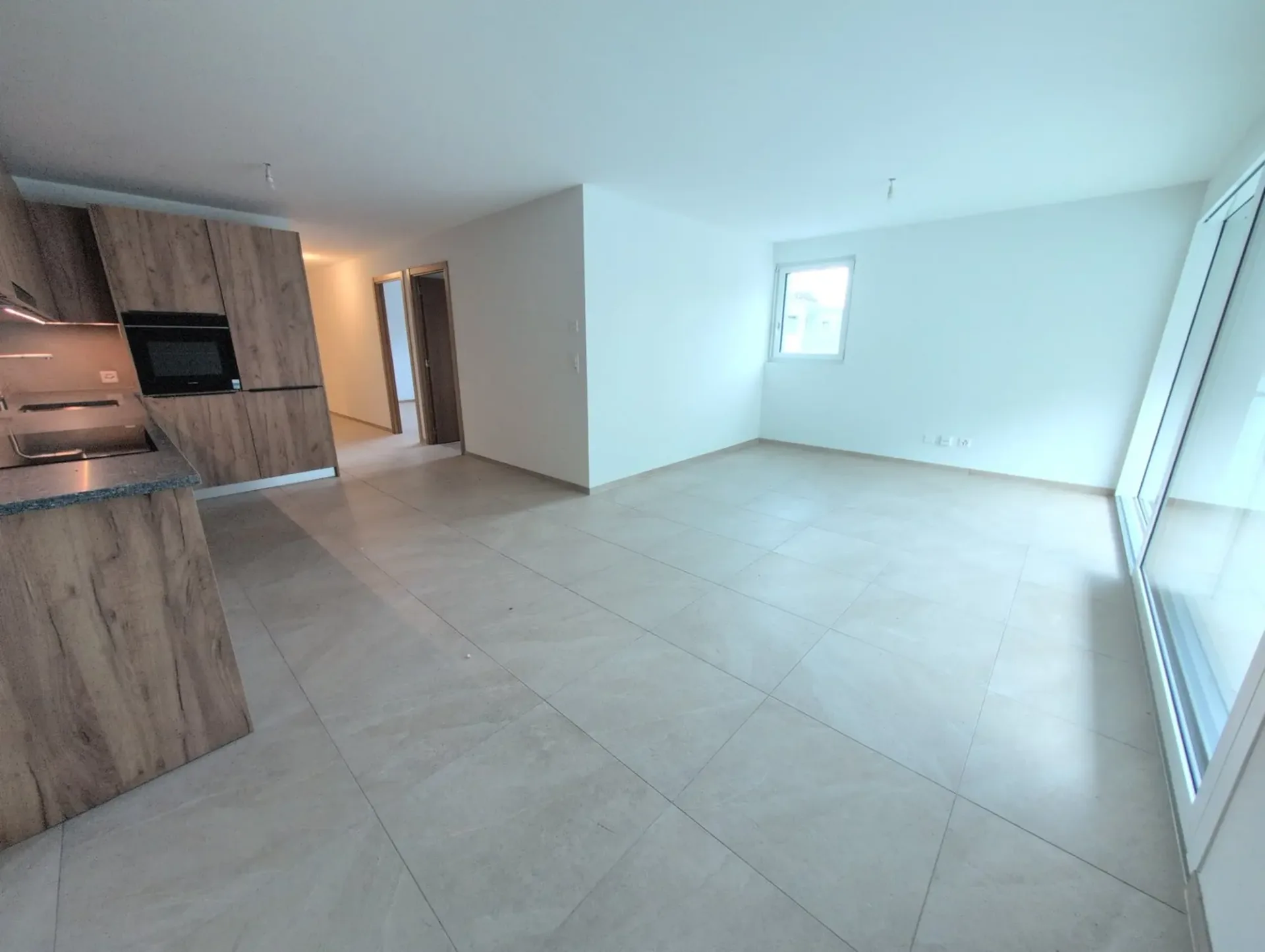 Belle opportunité ! Très bel appartement de 3 pièces 1/2, avec terrasse, à louer à Saxon !